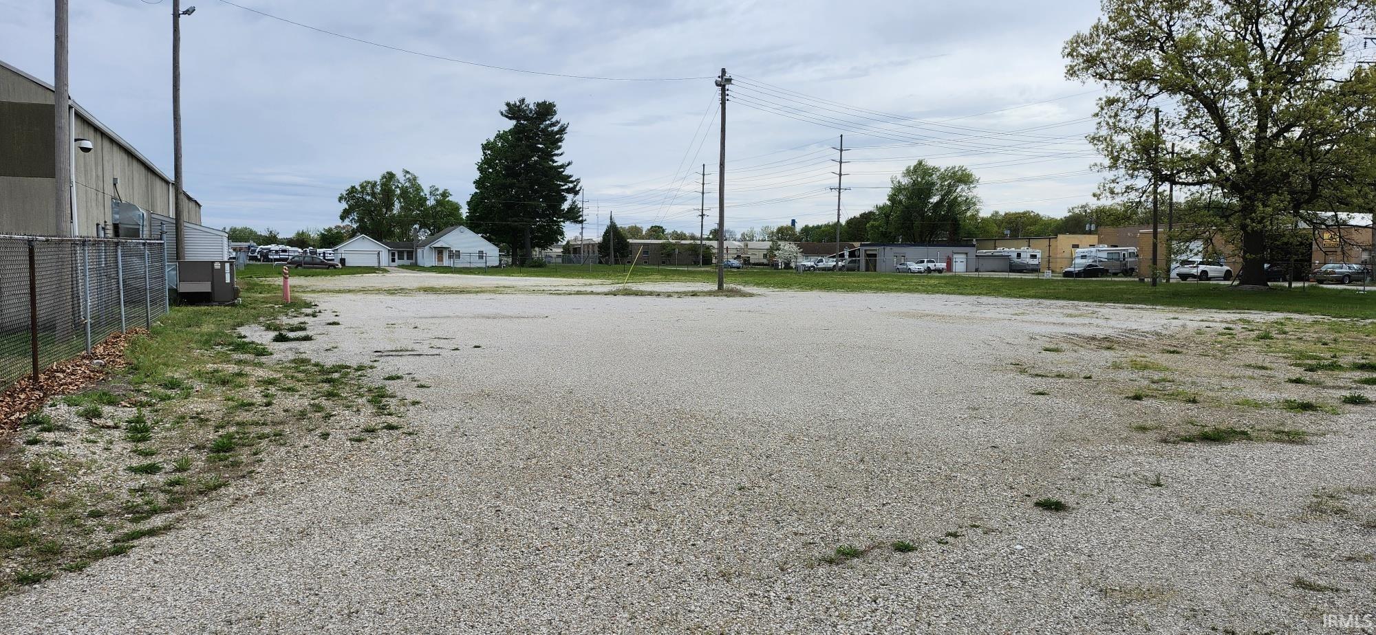 Photo 3 of 1627 W Lusher