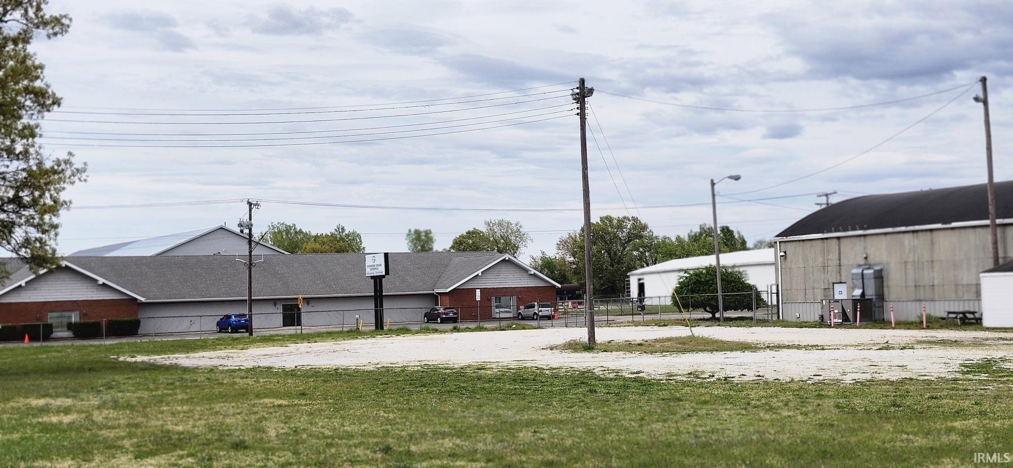 Photo 4 of 1627 W Lusher