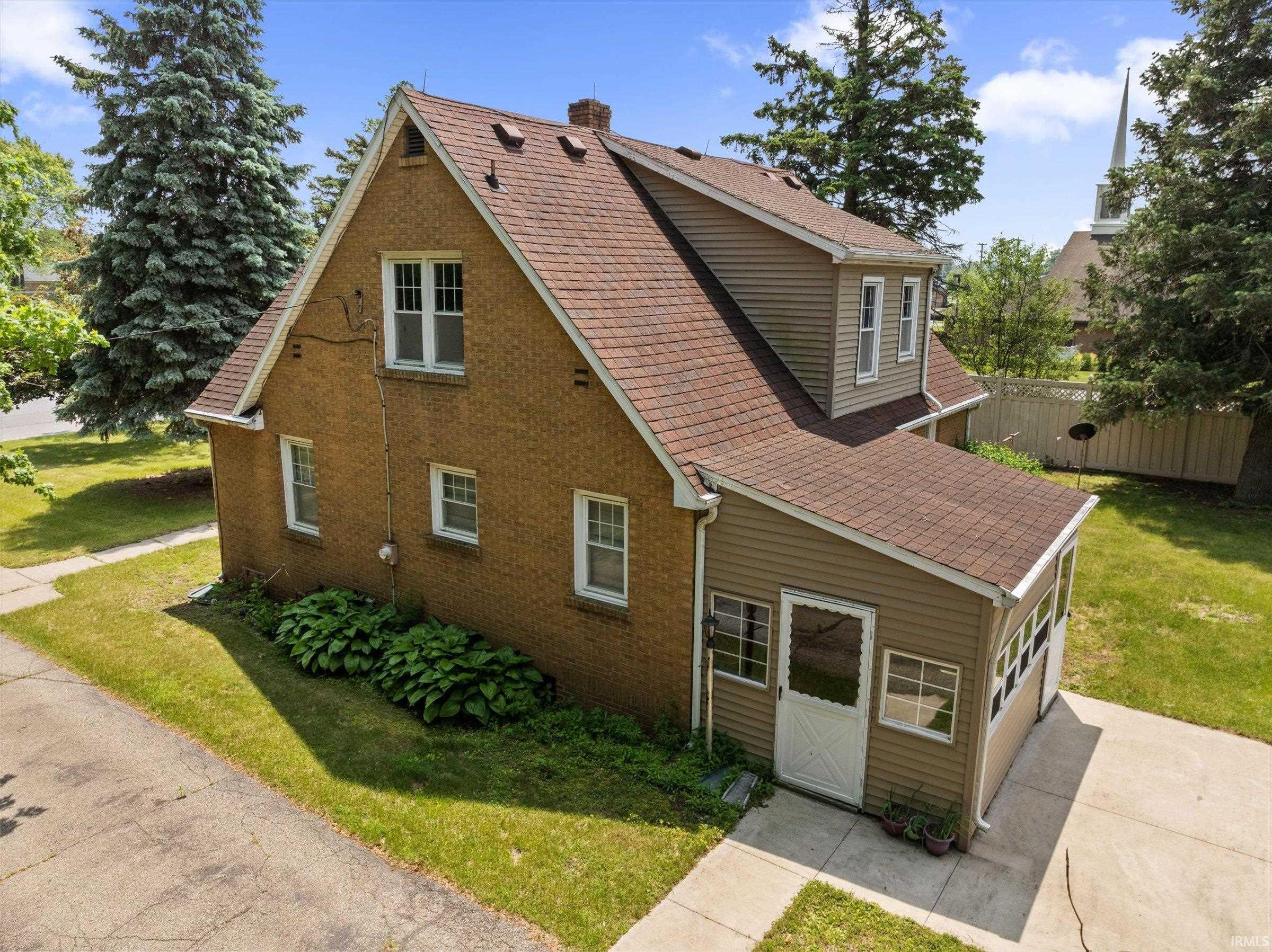 Photo 2 of 3401 Pleasant Plain Avenue