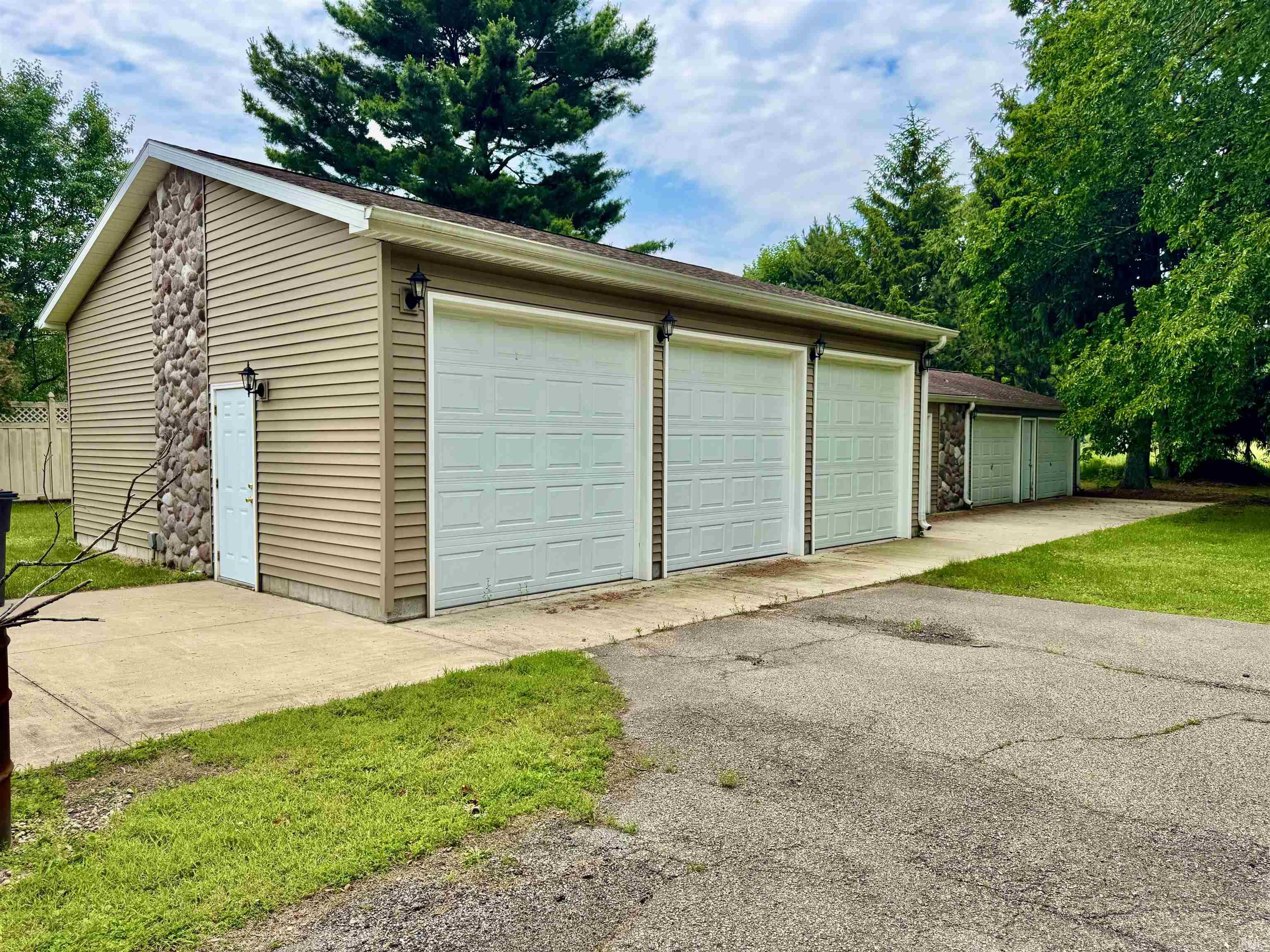 Photo 20 of 3401 Pleasant Plain Avenue