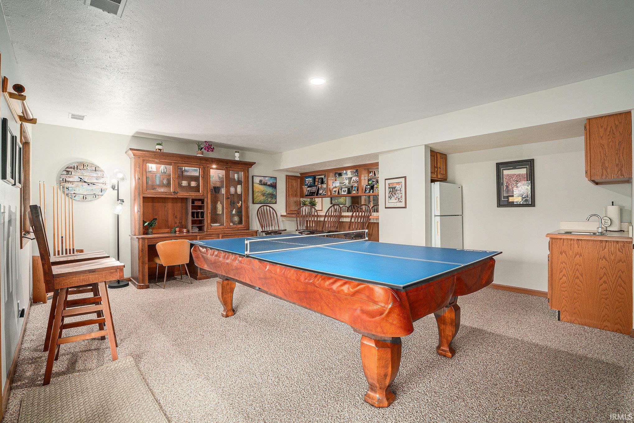 Kitchenette, Walk Out Lower Level