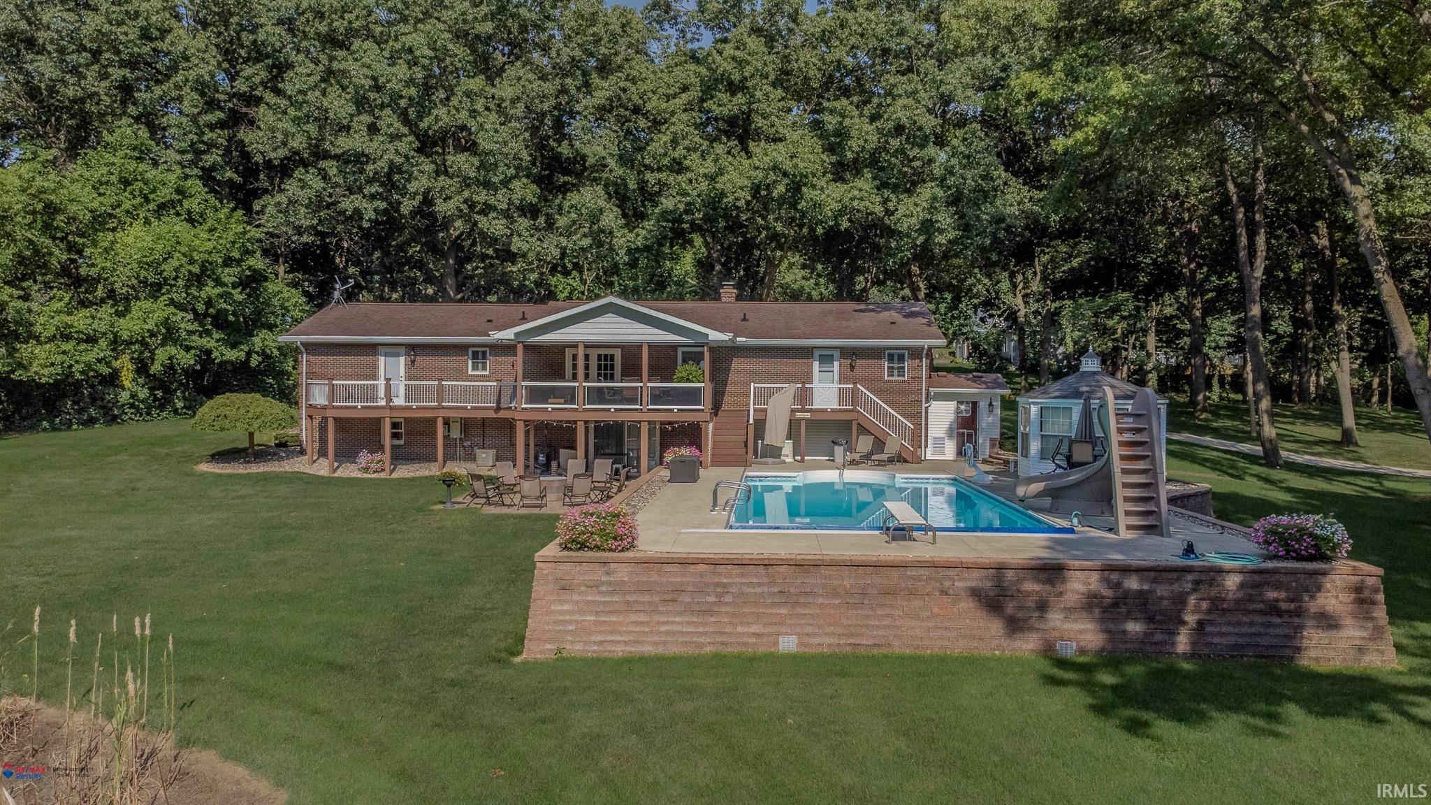 Elevation closer depiction of water slide, pump & diving board.