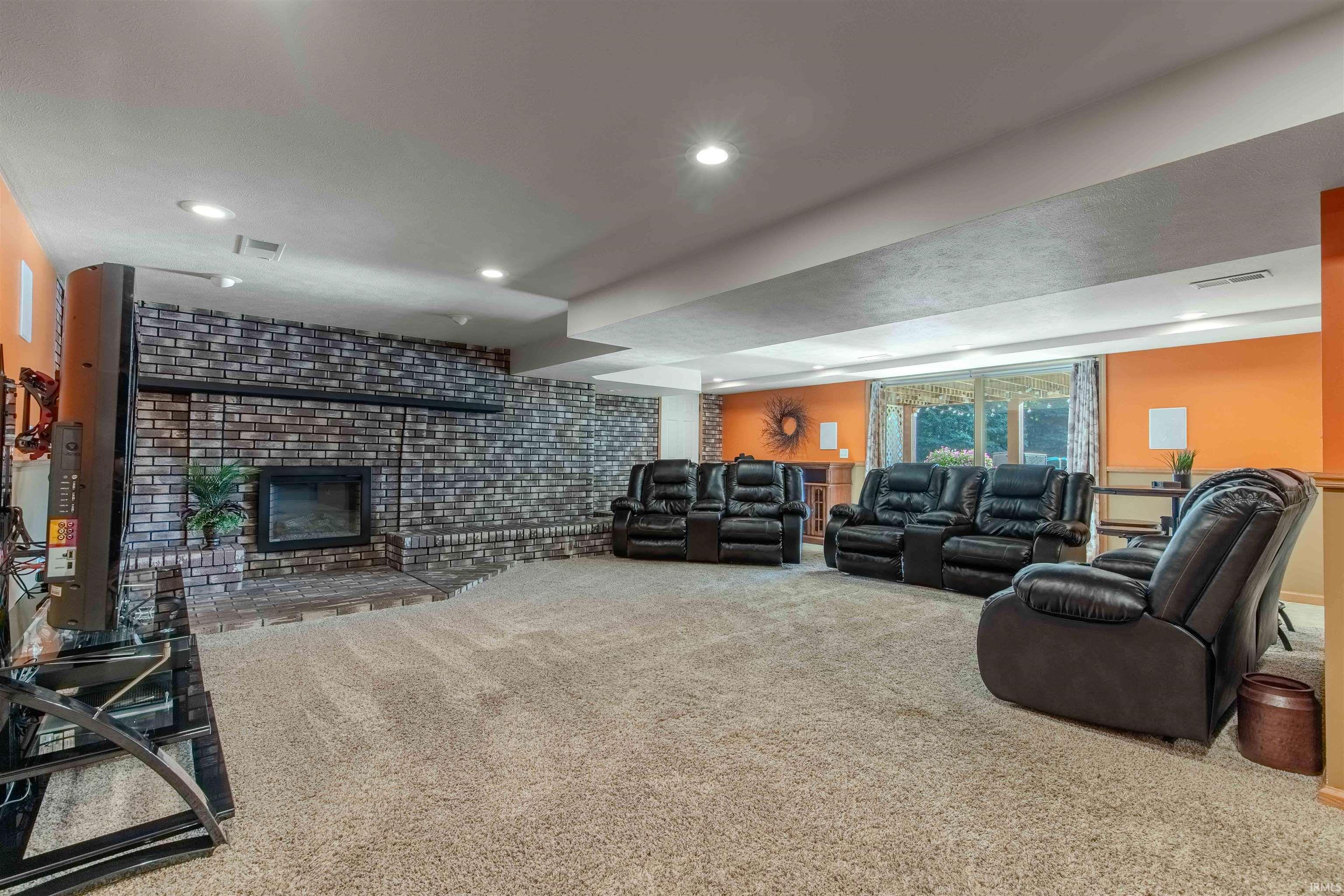 Lower Level w/lots of updates.