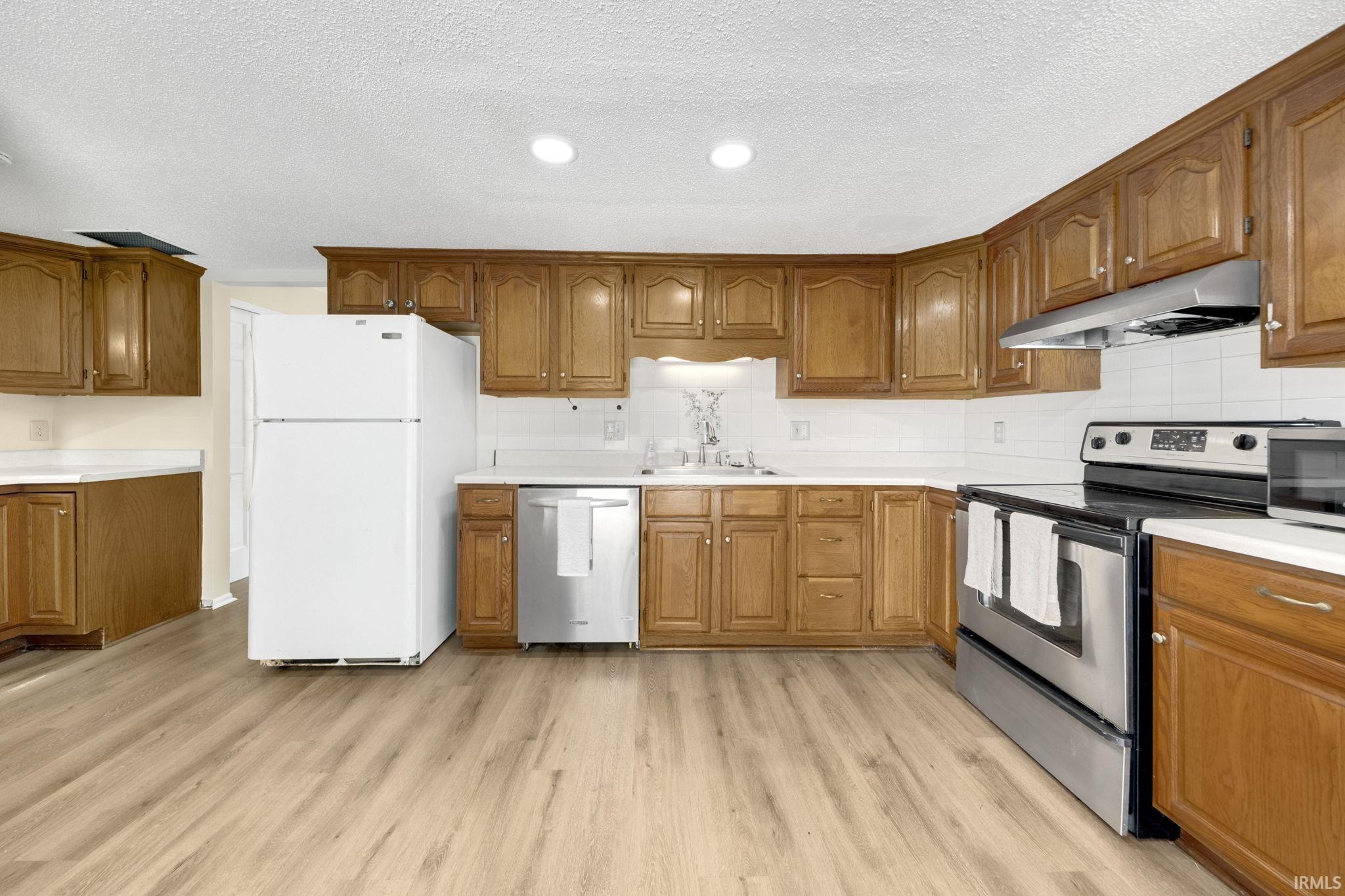 Photo 10 of 6427 Londonderry Lane