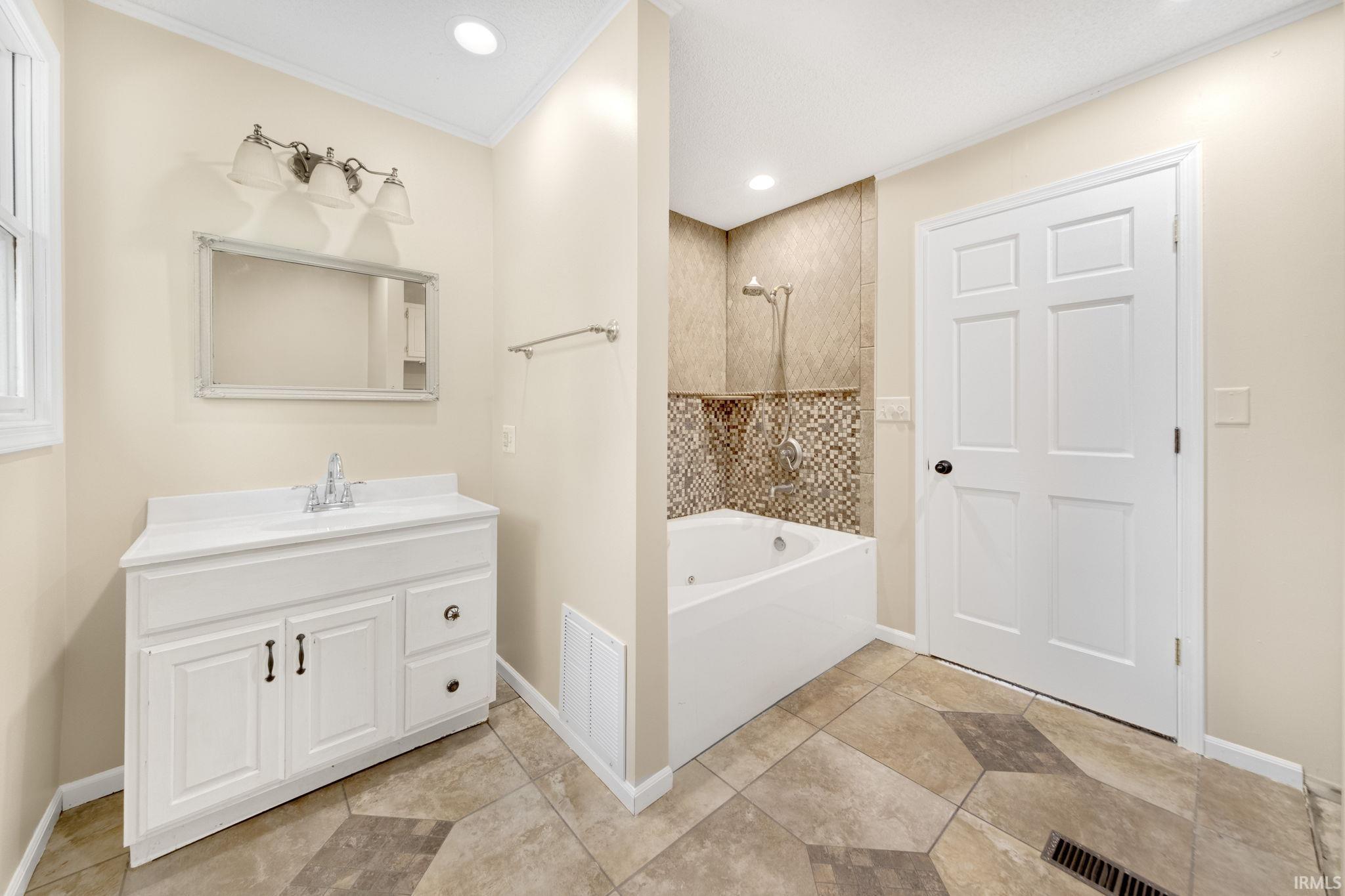 Photo 19 of 6427 Londonderry Lane