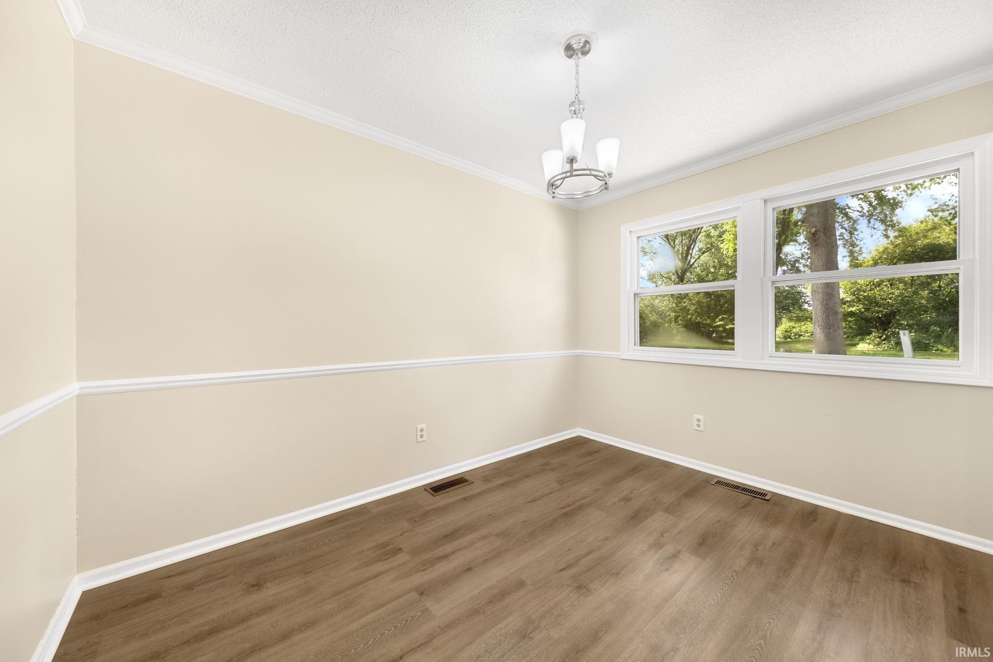 Photo 5 of 6427 Londonderry Lane