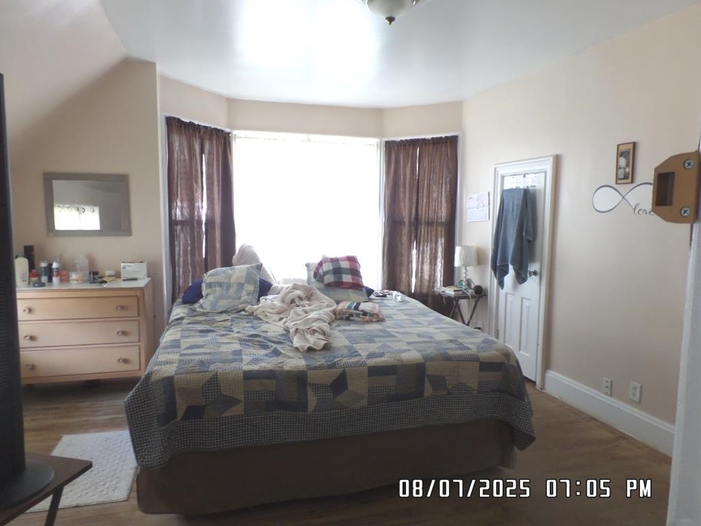 Photo 10 of 421 W Garfield Avenue