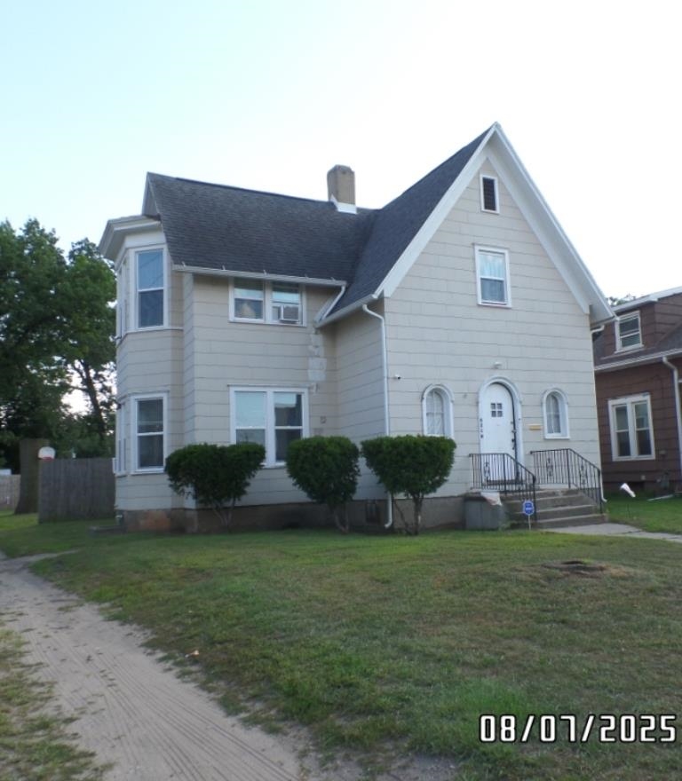 Photo 16 of 421 W Garfield Avenue