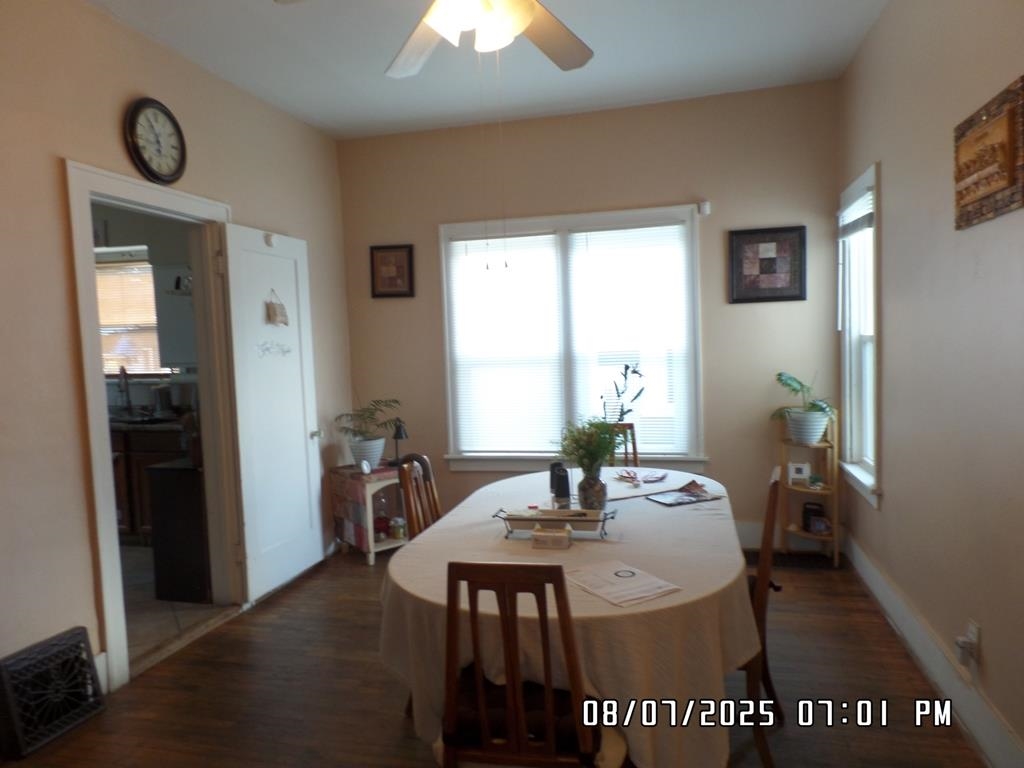 Photo 4 of 421 W Garfield Avenue