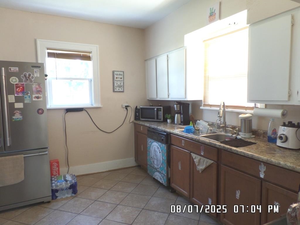 Photo 6 of 421 W Garfield Avenue