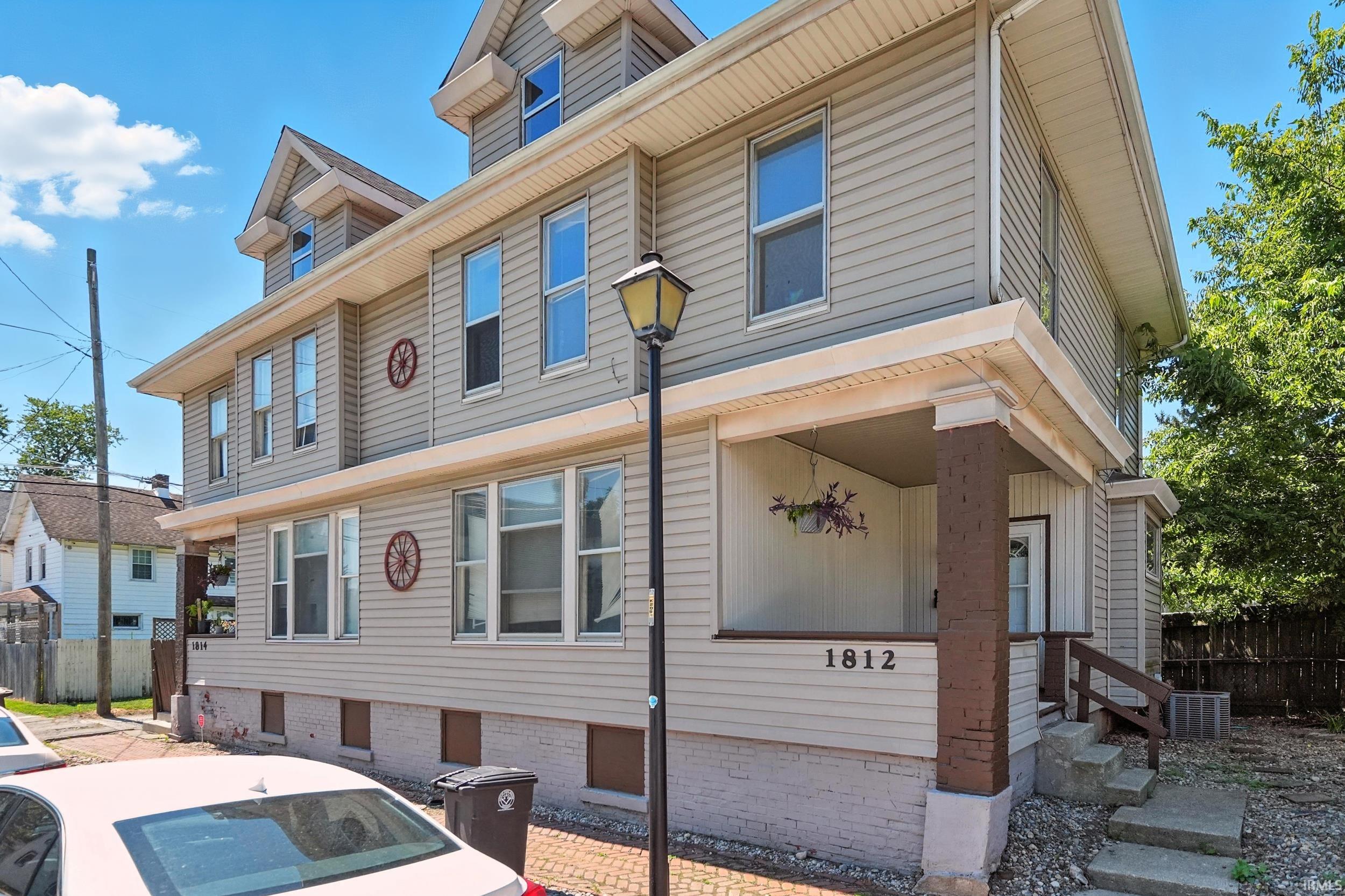 Photo 2 of 1814 College Street