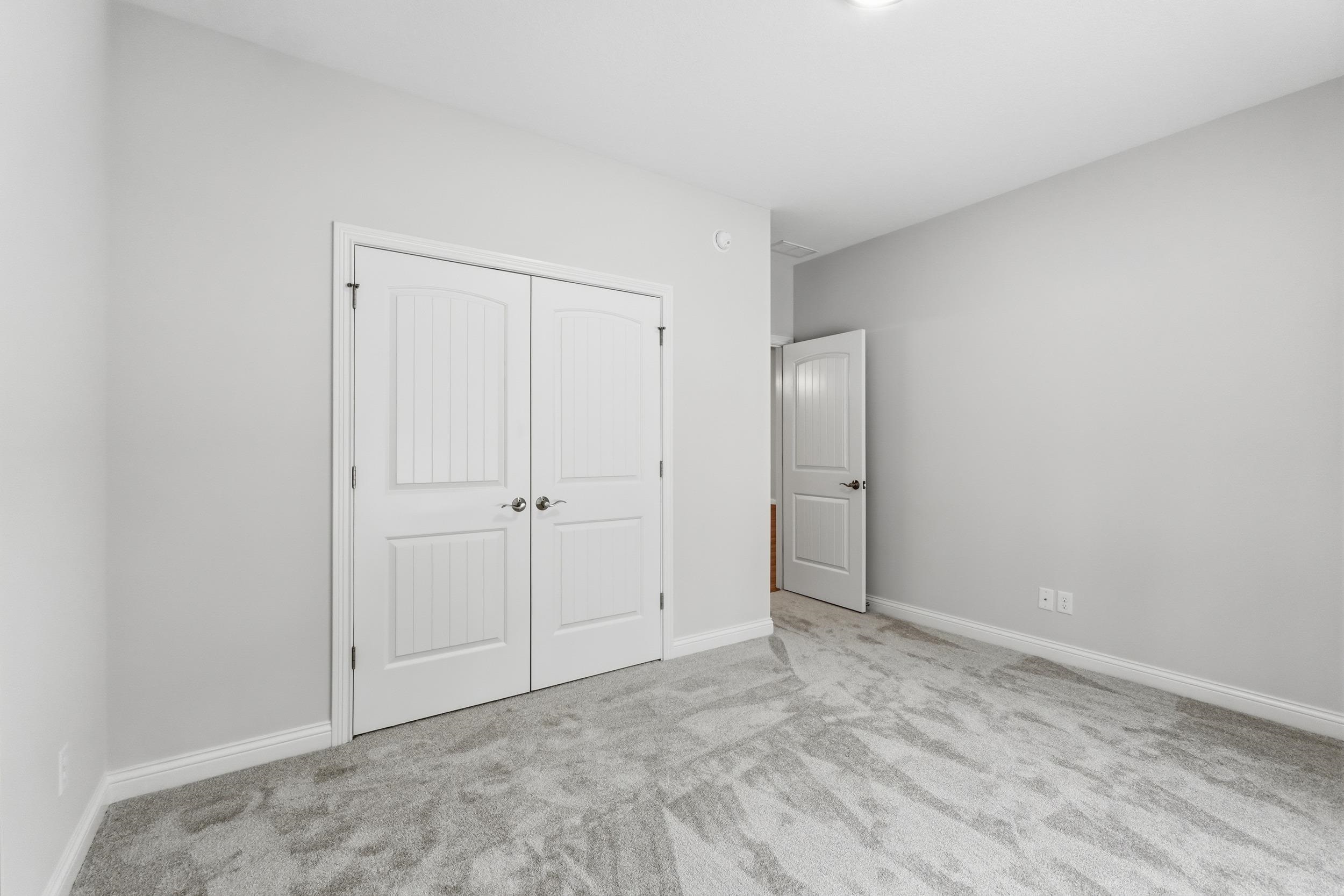 Unfurnished bedroom with carpet flooring and a closet