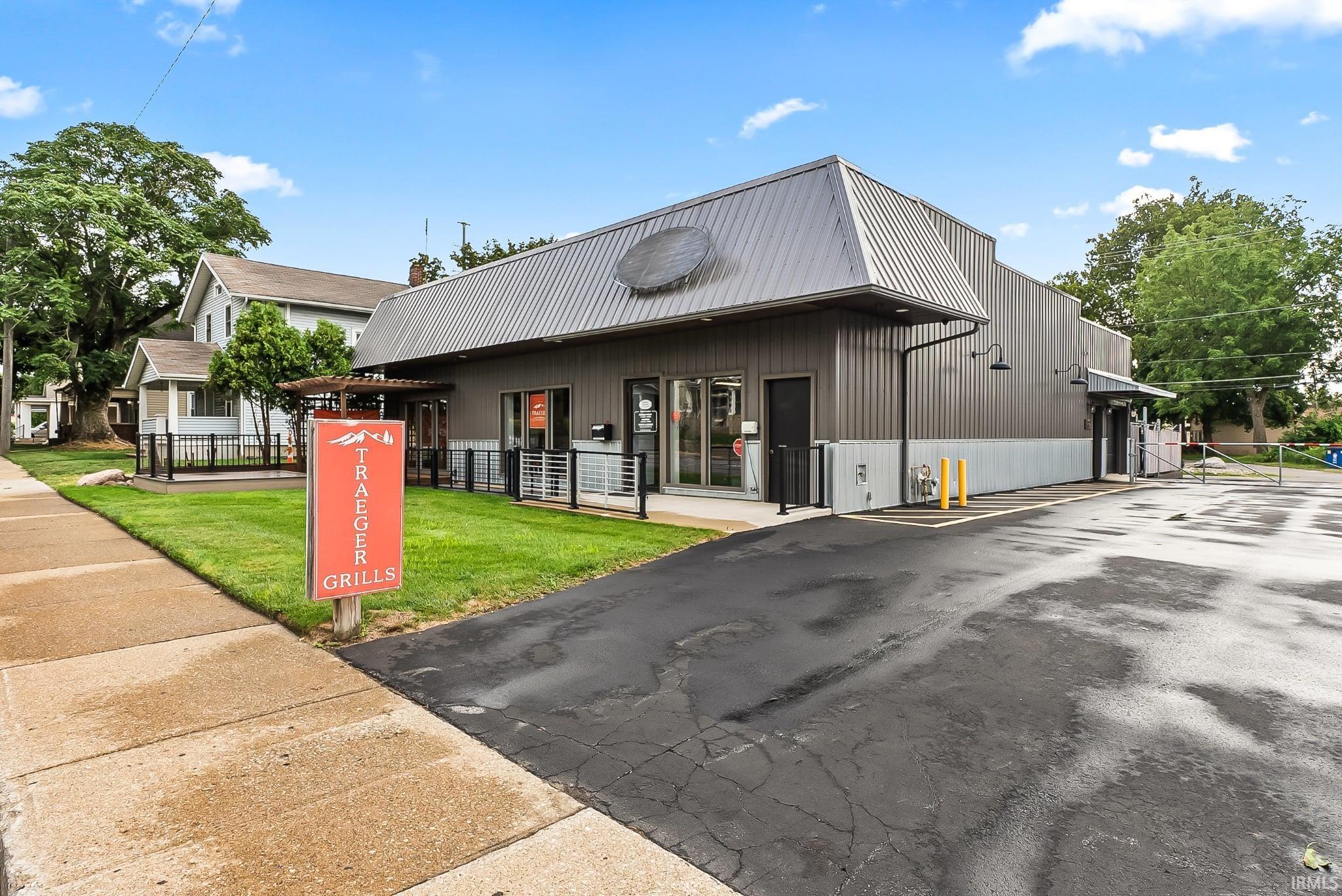 Photo 2 of 2332 N Clinton Street