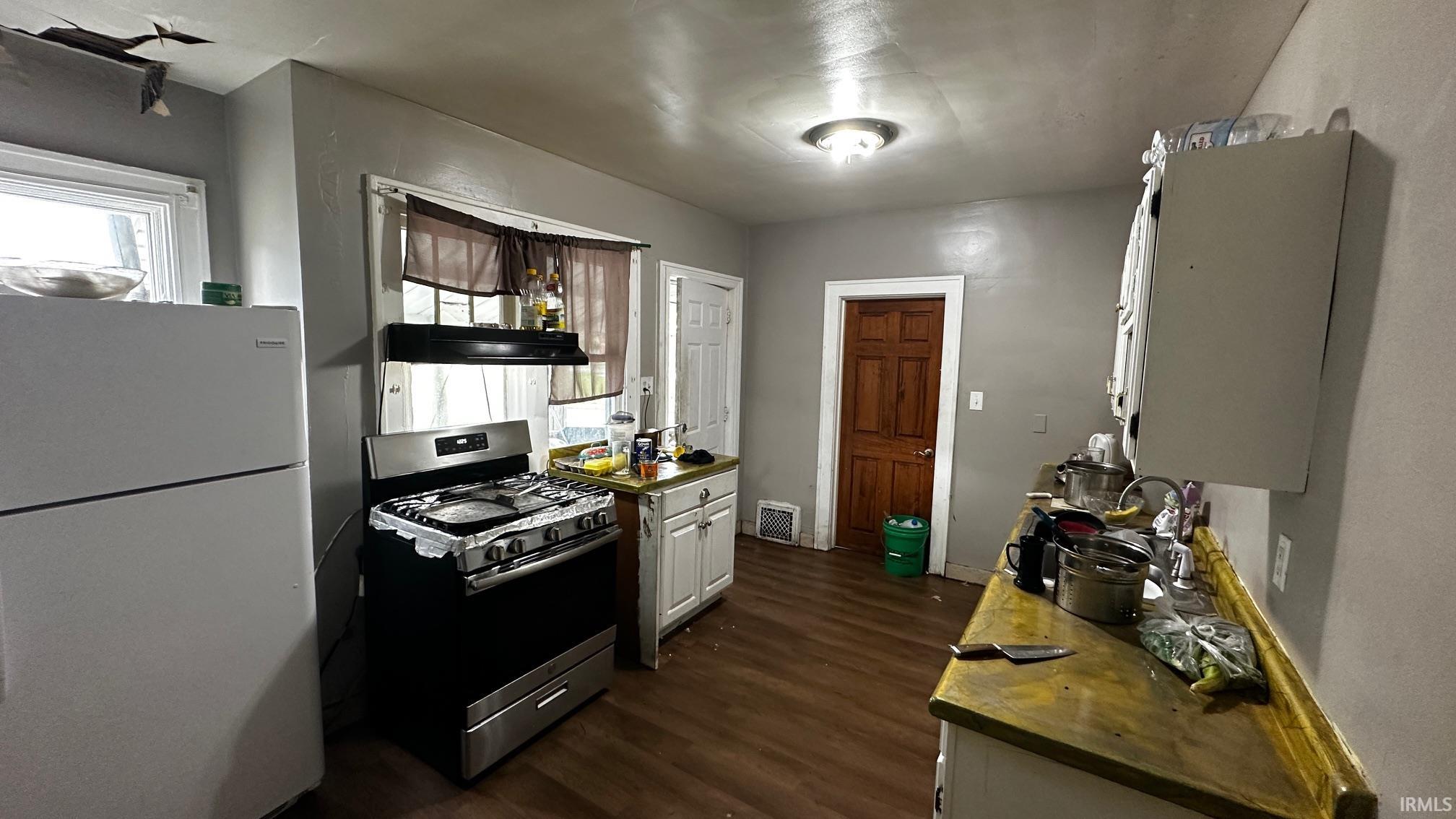 Photo 4 of 1011 Benham Court