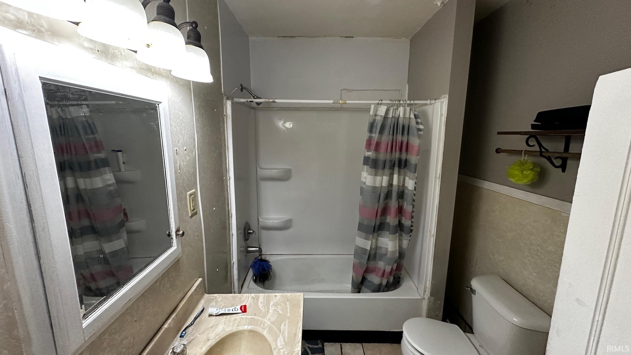 Photo 5 of 1011 Benham Court