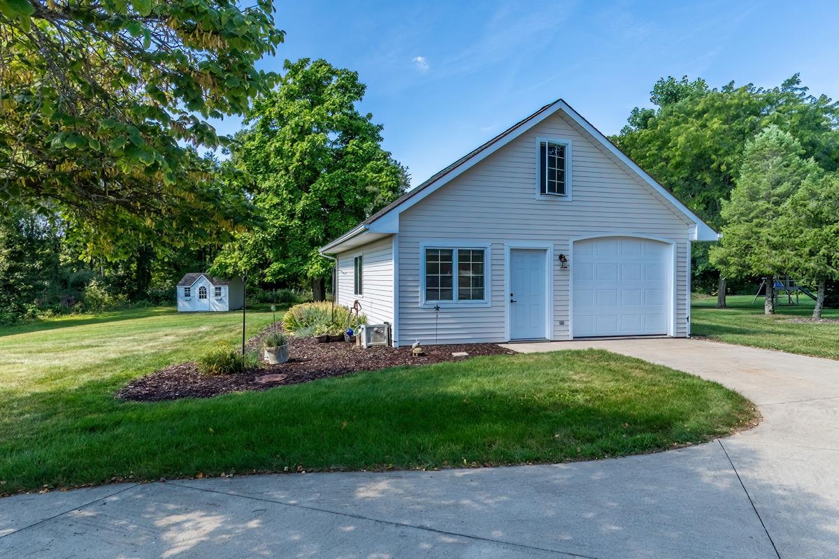 Photo 2 of 1000 N 330 W