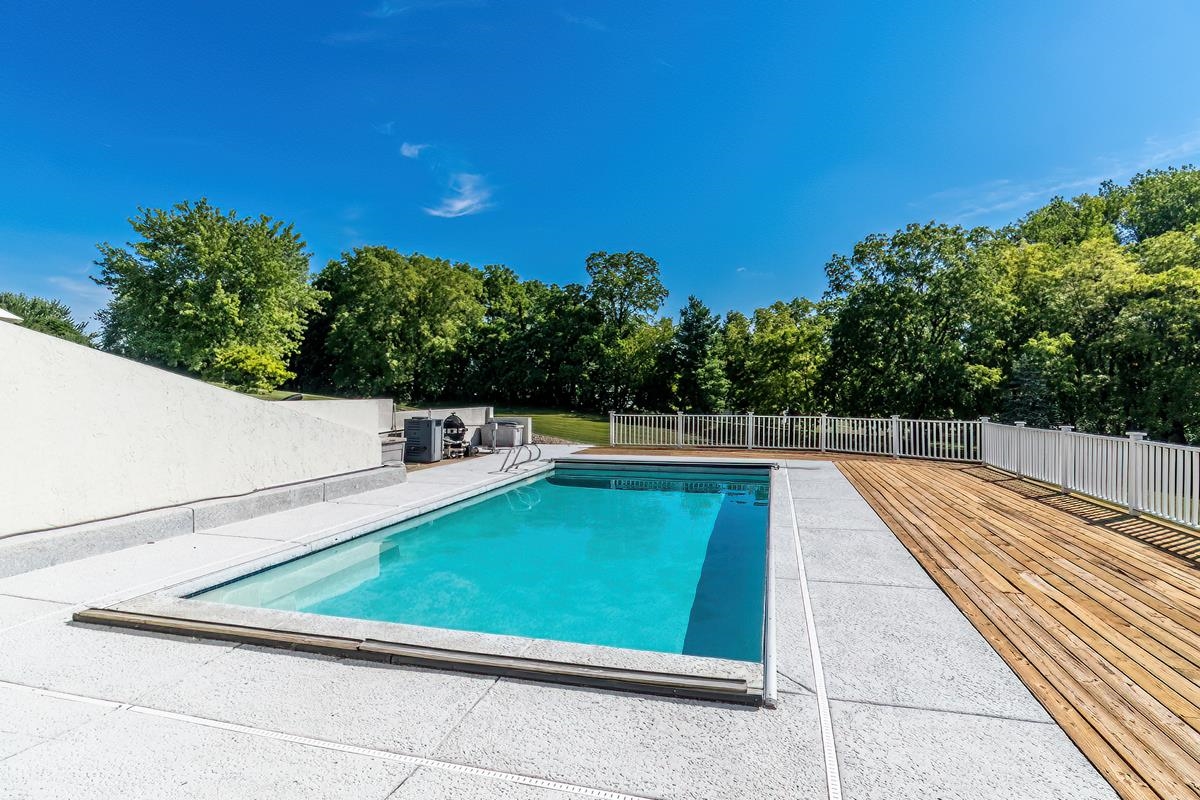 Photo 4 of 1000 N 330 W