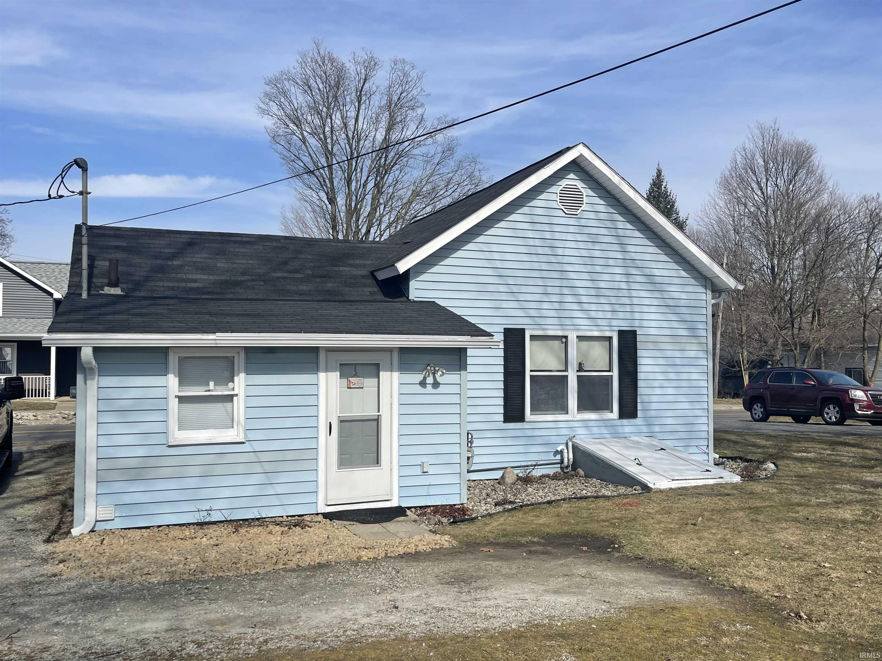 Photo 3 of 1506 E Jefferson Street