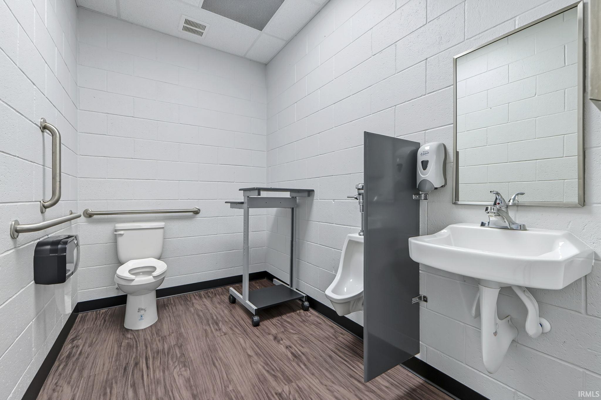 Photo 11 of 111 W Hazel Street