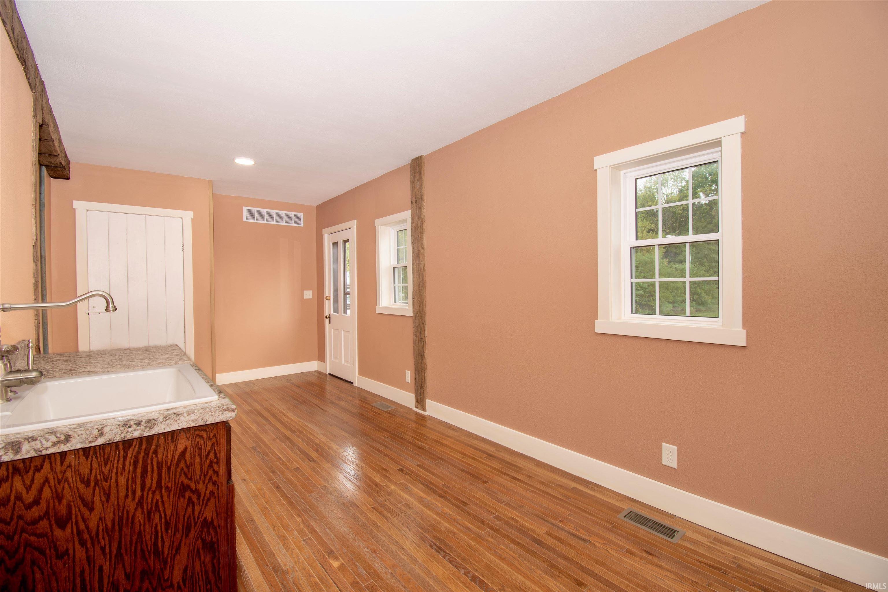 Photo 17 of 115 E Wolcott Street