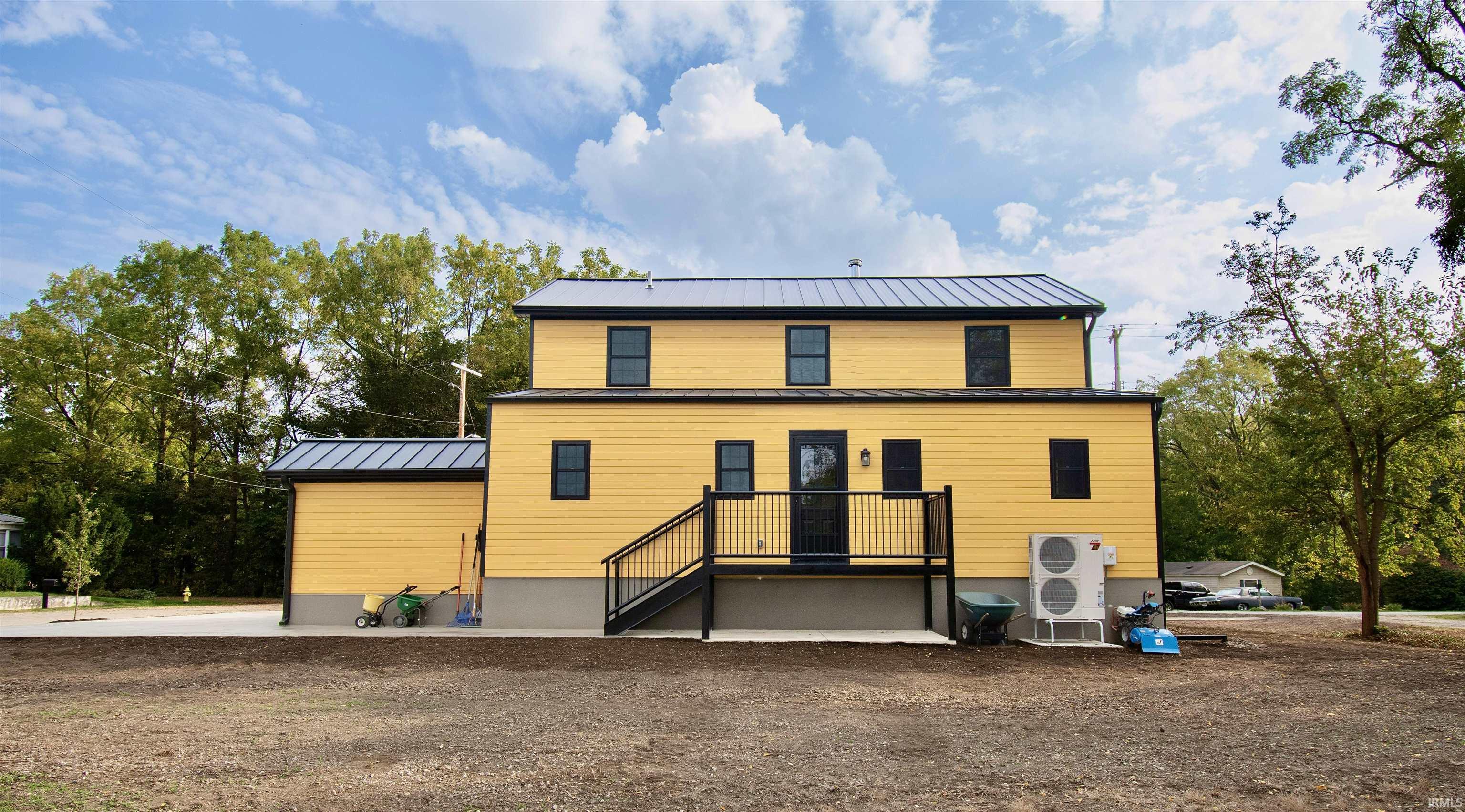 Photo 2 of 115 E Wolcott Street