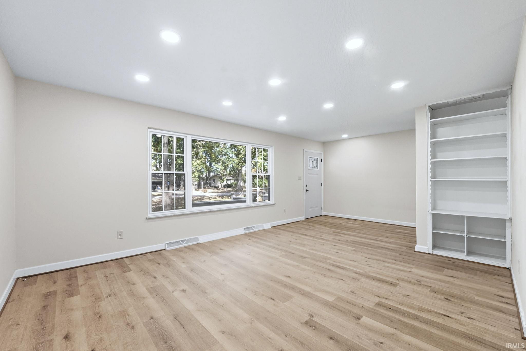 Photo 4 of 6921 Nordale Drive