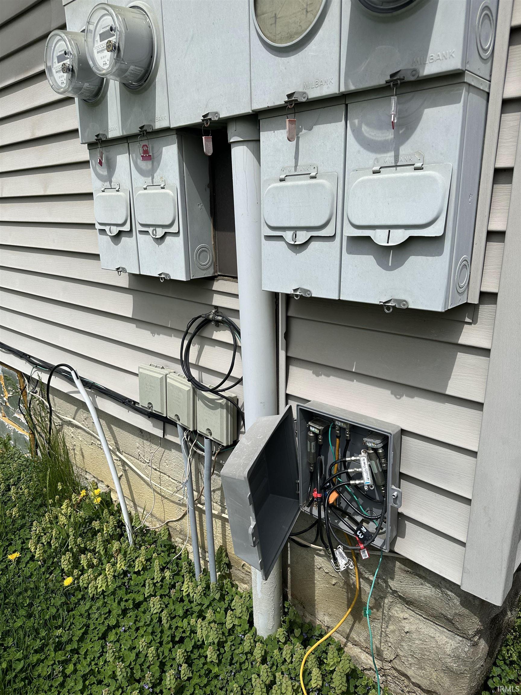 Photo 8 of 220 E Van Buren Street