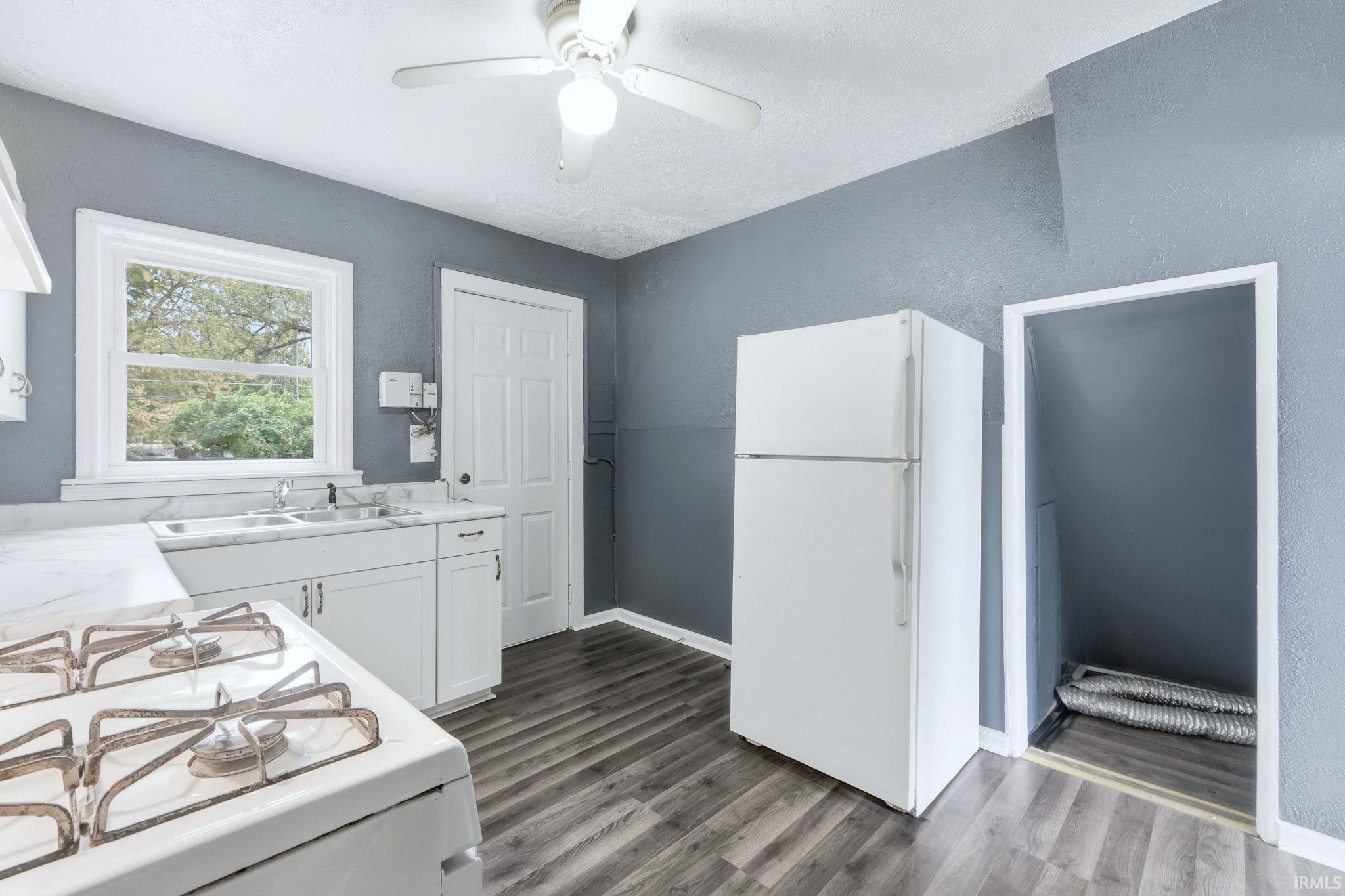 Photo 7 of 2747 Abbott Street