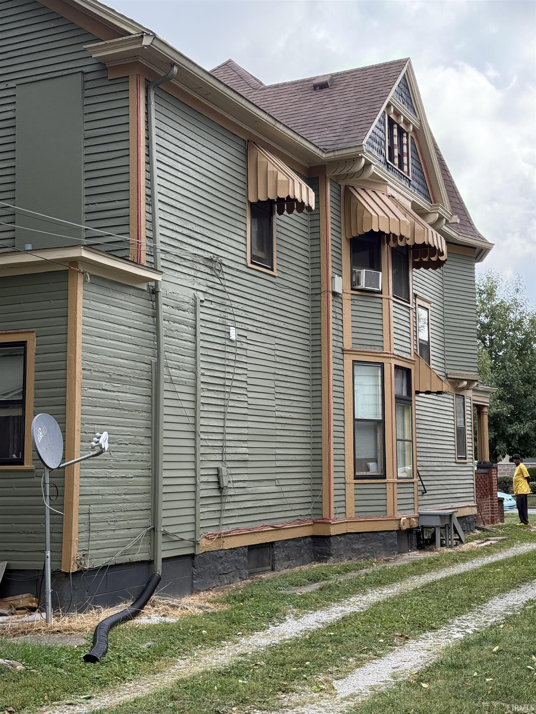 Photo 3 of 1011 Lake Avenue