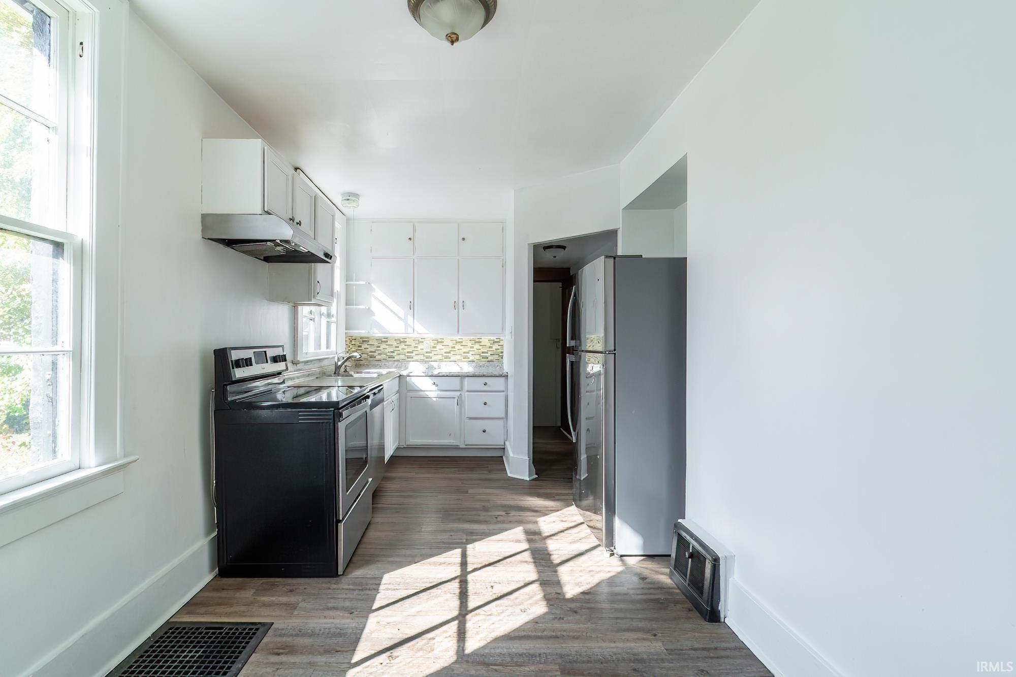 Photo 9 of 2050 Phenie Street