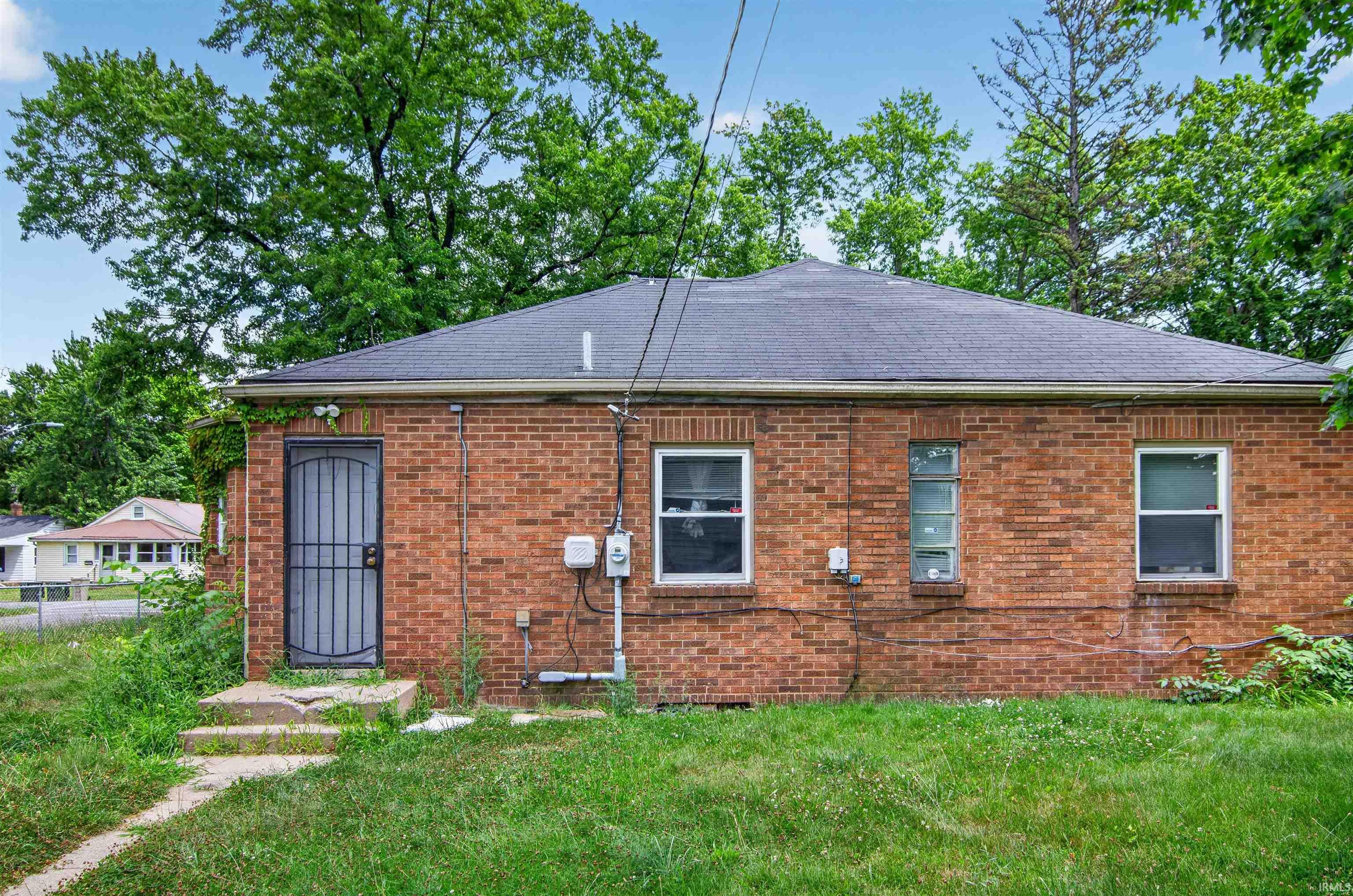 Photo 2 of Manufactured home for sale at 1053 N Elmer St, South Bend, IN 46628 | MLS# 202542568 | Listing updated on 2026-09-19