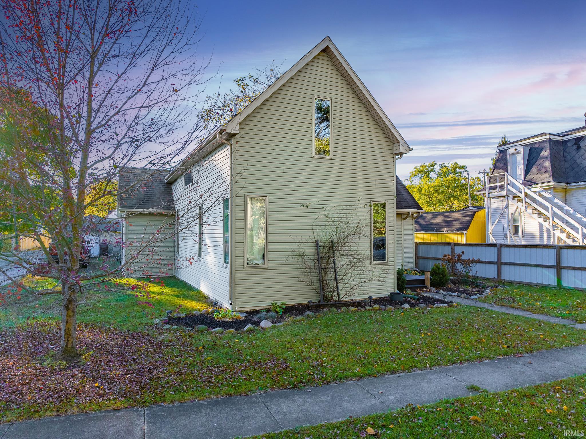 Photo 33 of 472 Vermont Street