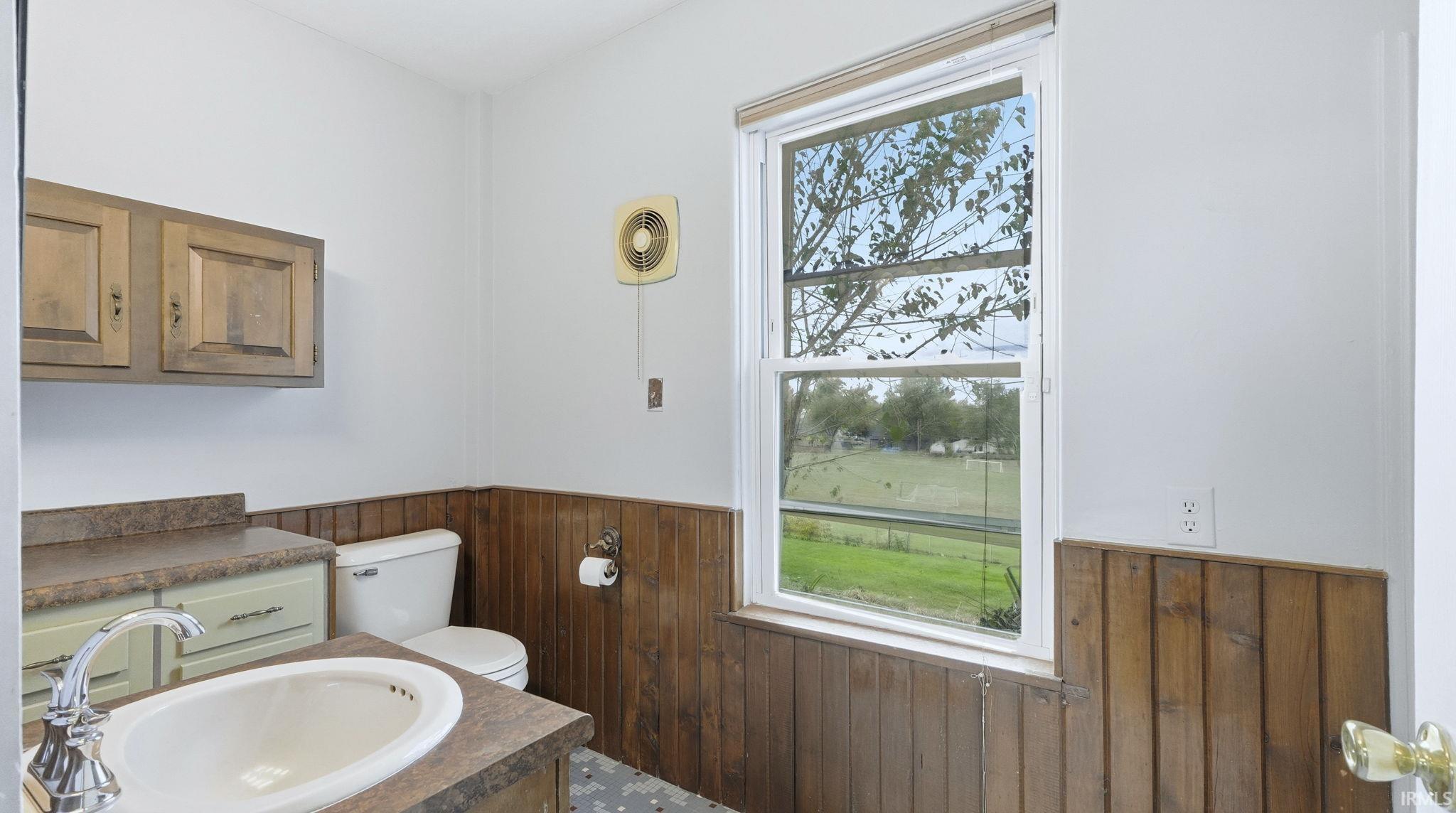 Photo 18 of 1511 State Road 930 E Road