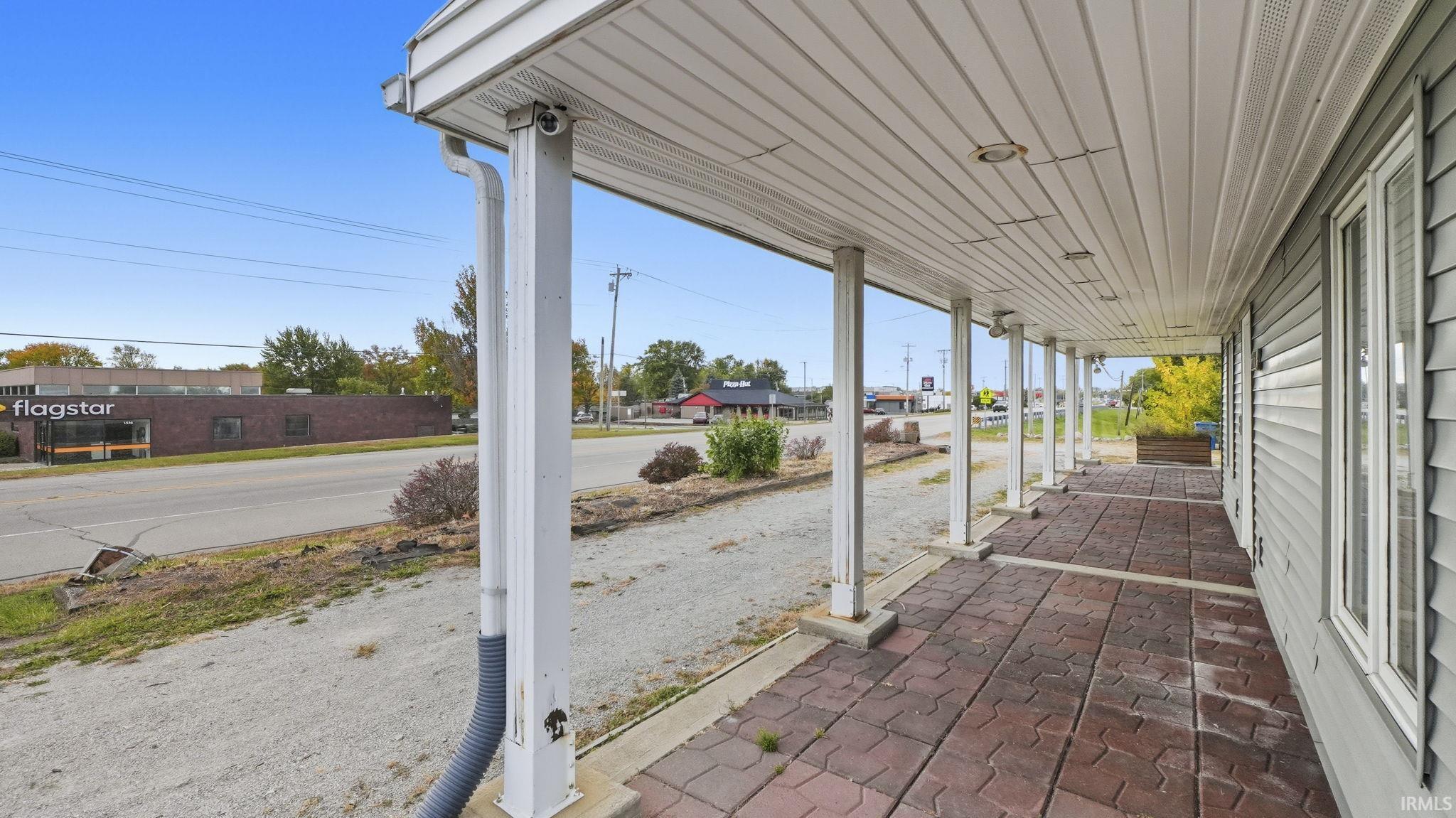 Photo 3 of 1511 State Road 930 E Road