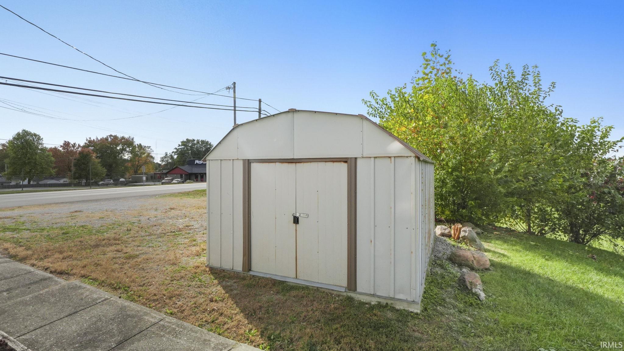 Photo 31 of 1511 State Road 930 E Road