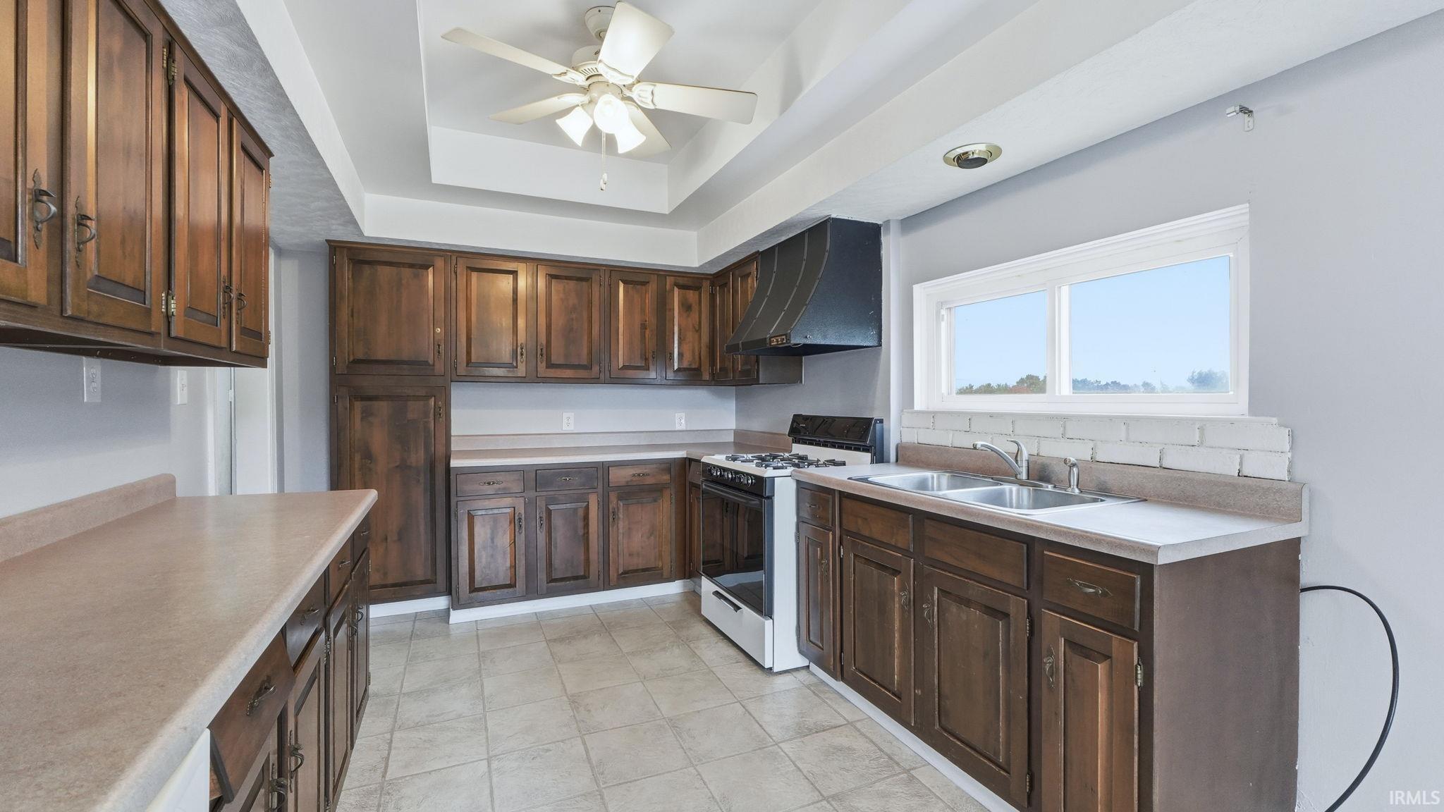 Photo 8 of 1511 State Road 930 E Road