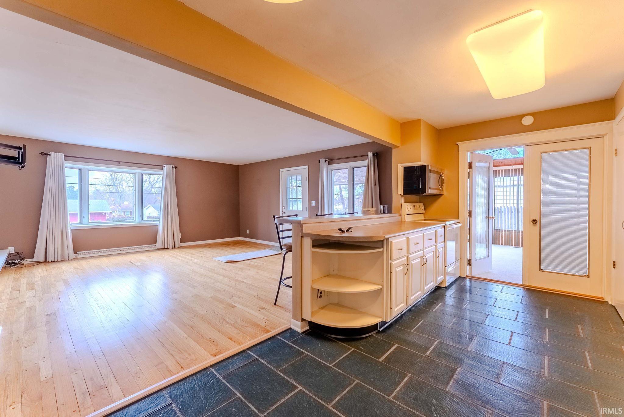 Photo 13 of 860 Cambridge Drive