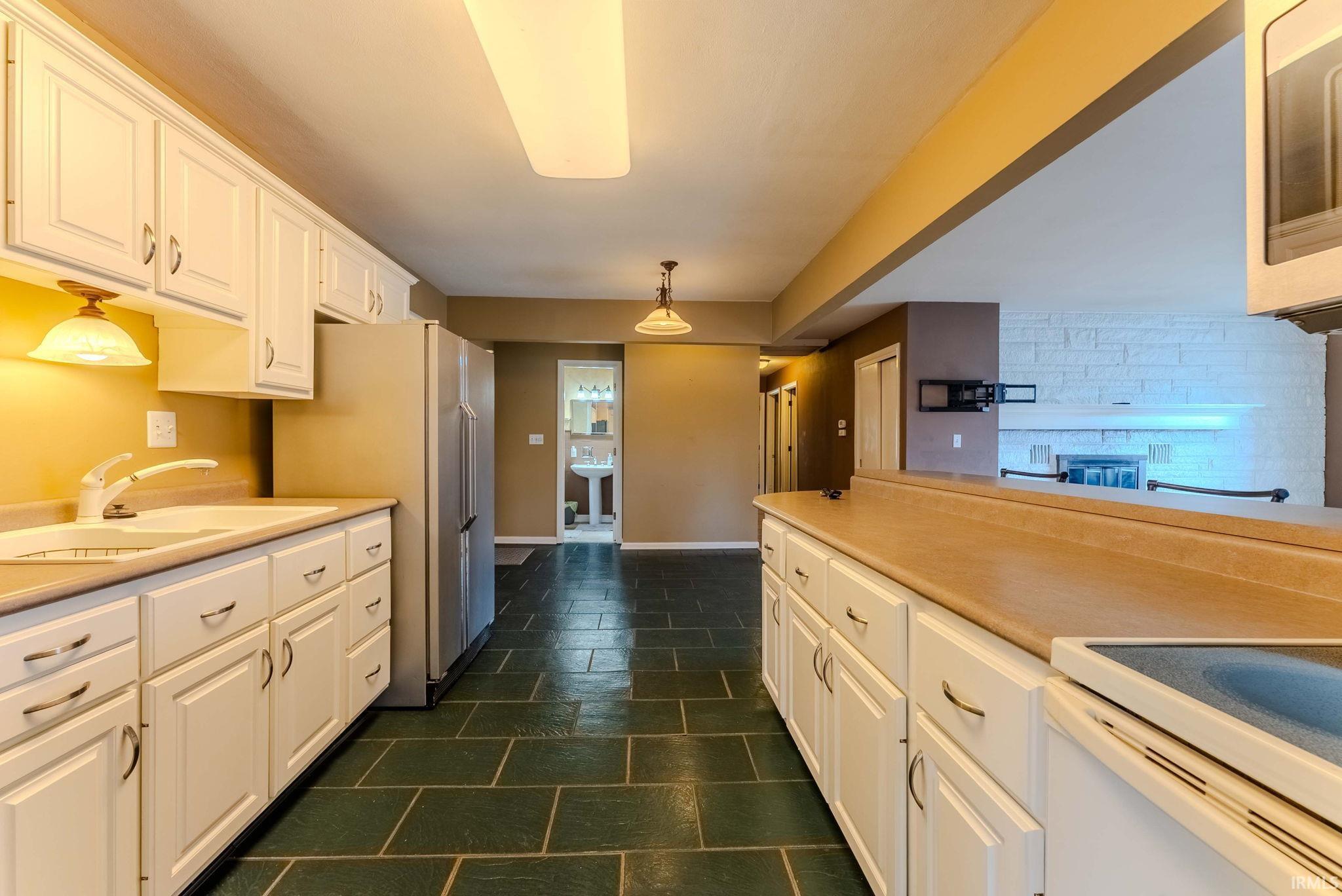 Photo 14 of 860 Cambridge Drive