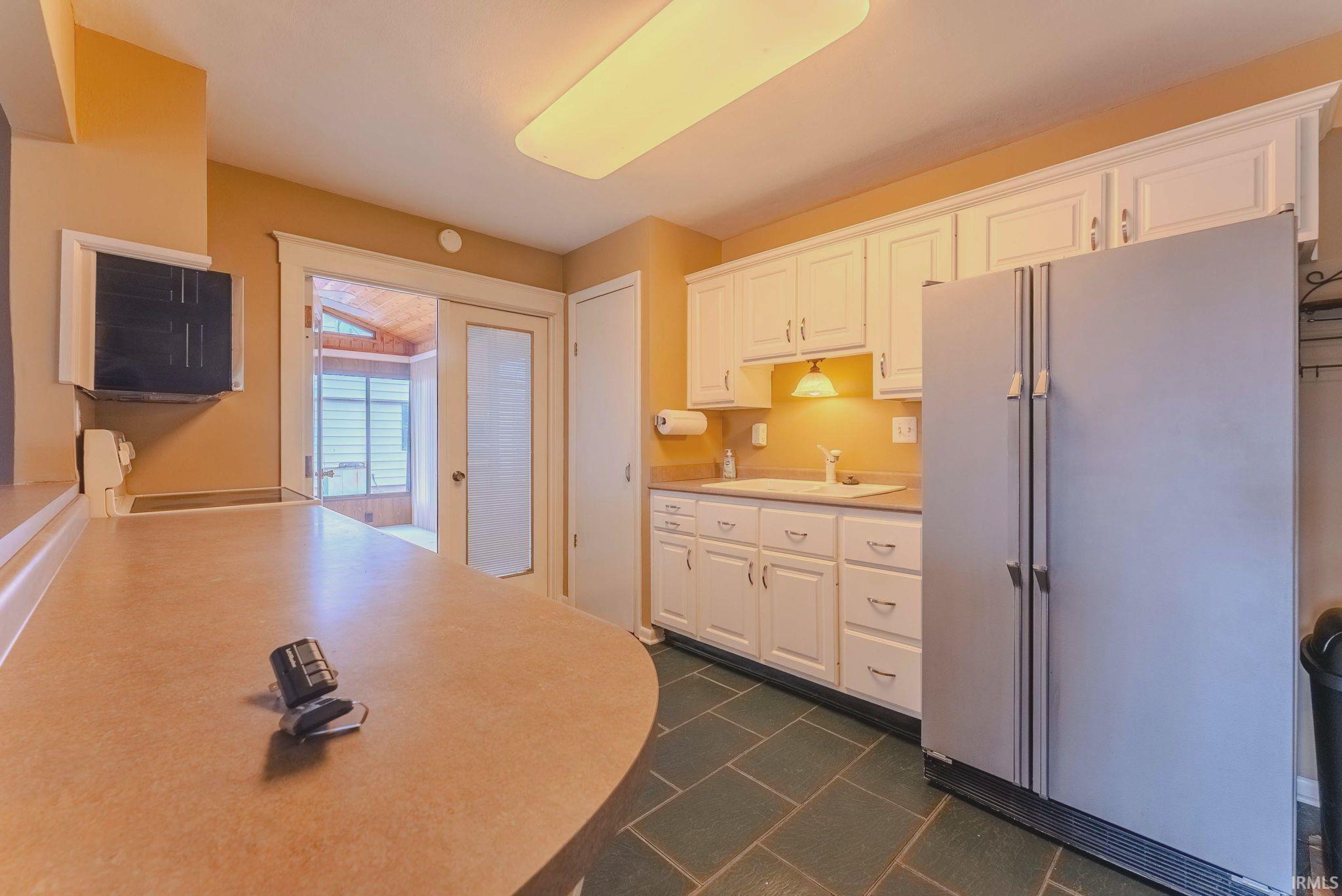 Photo 15 of 860 Cambridge Drive