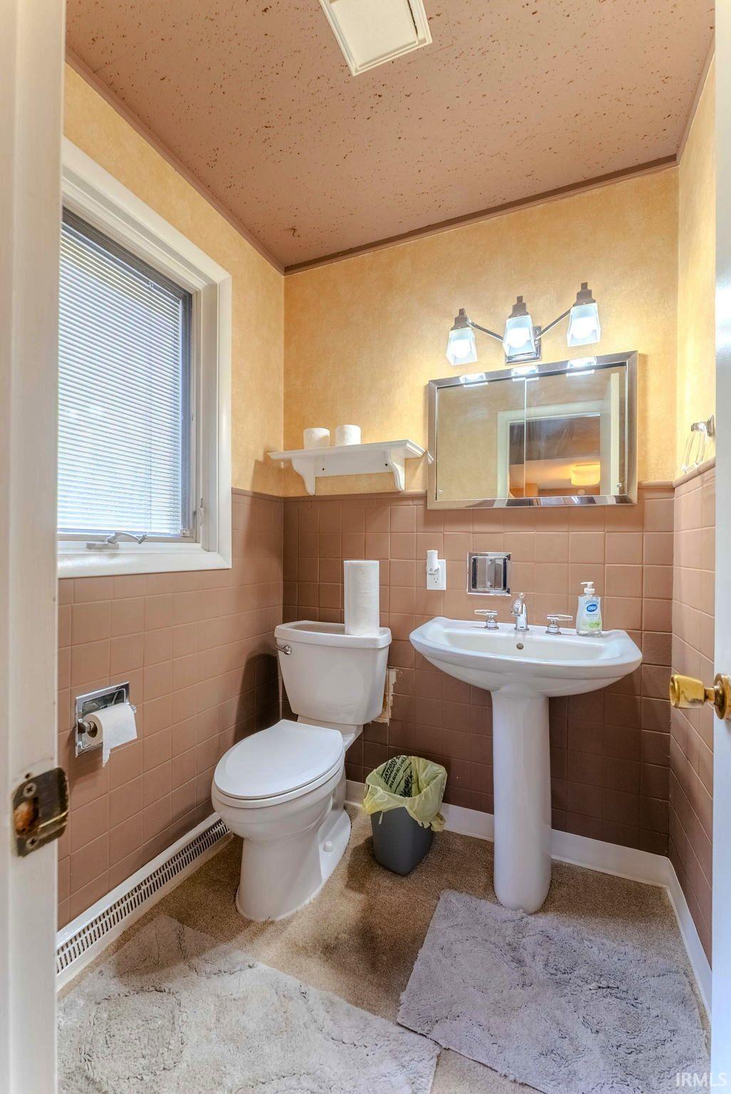 Photo 16 of 860 Cambridge Drive