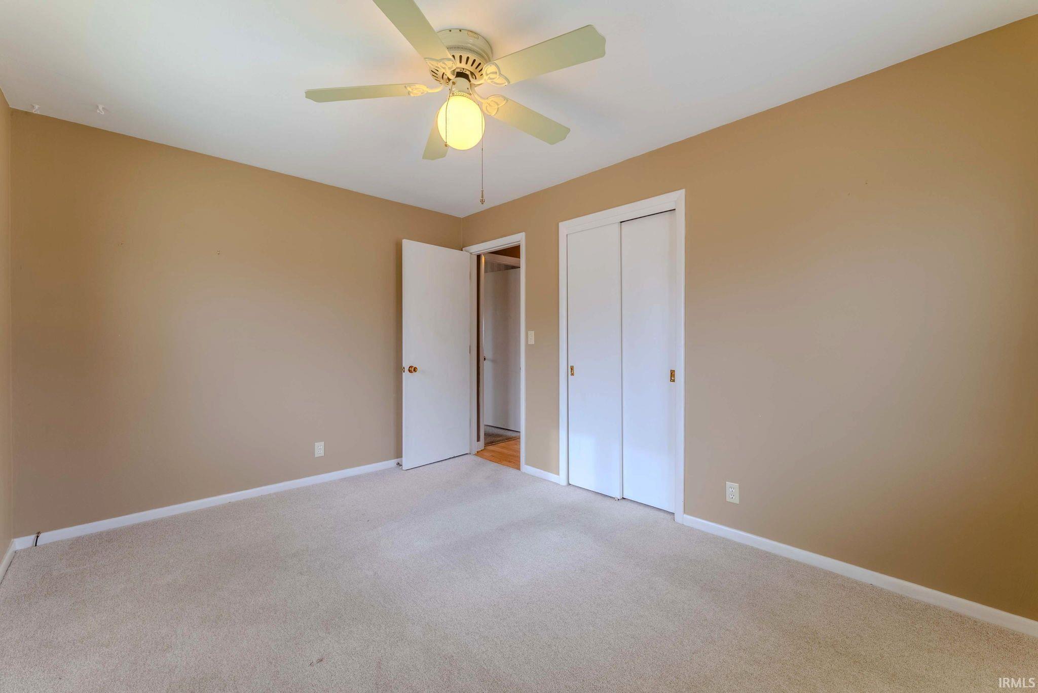 Photo 18 of 860 Cambridge Drive