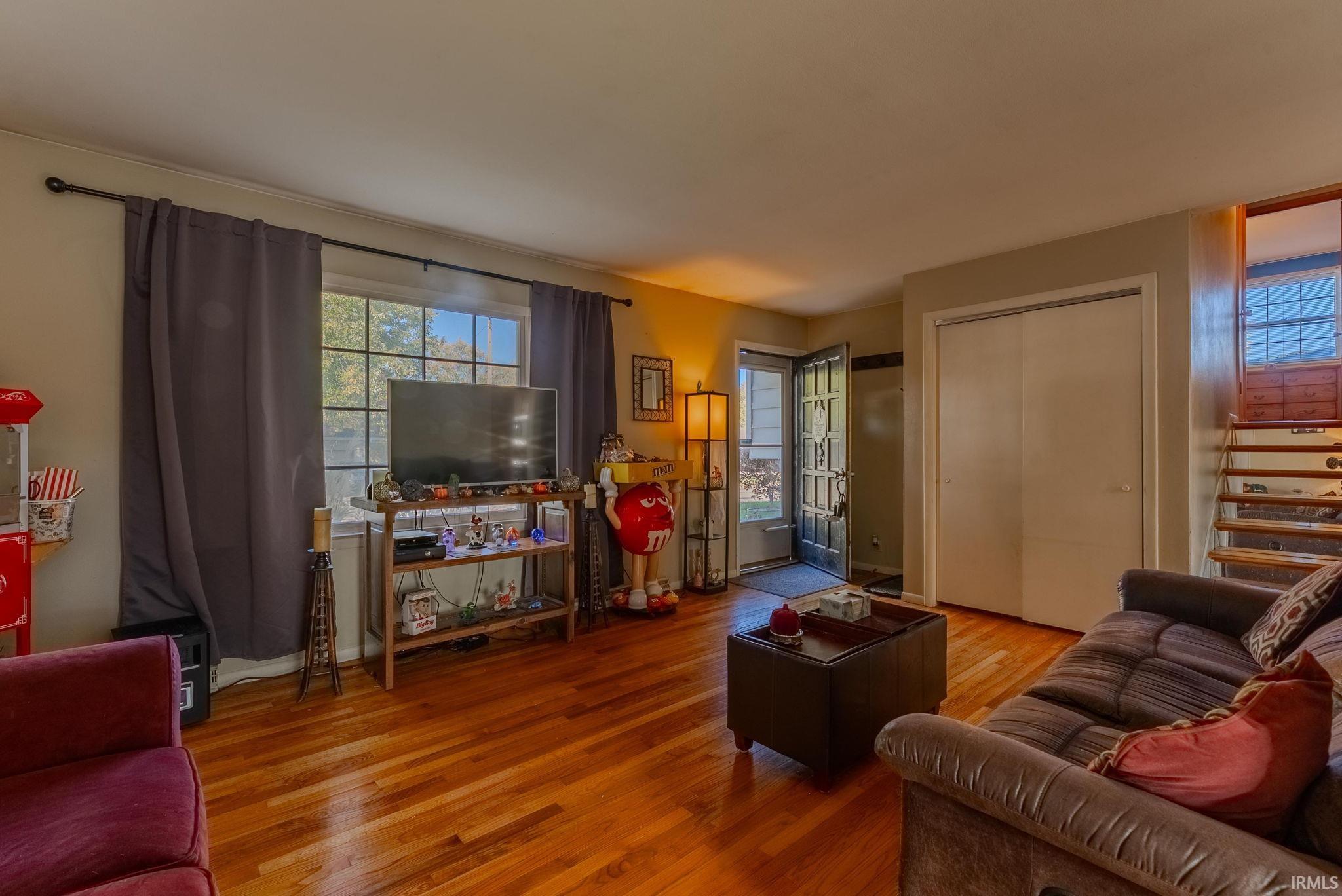 Photo 5 of 905 Sunset Drive