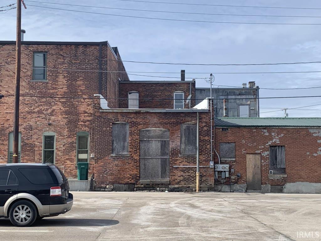 Photo 2 of 108 E Oak Street