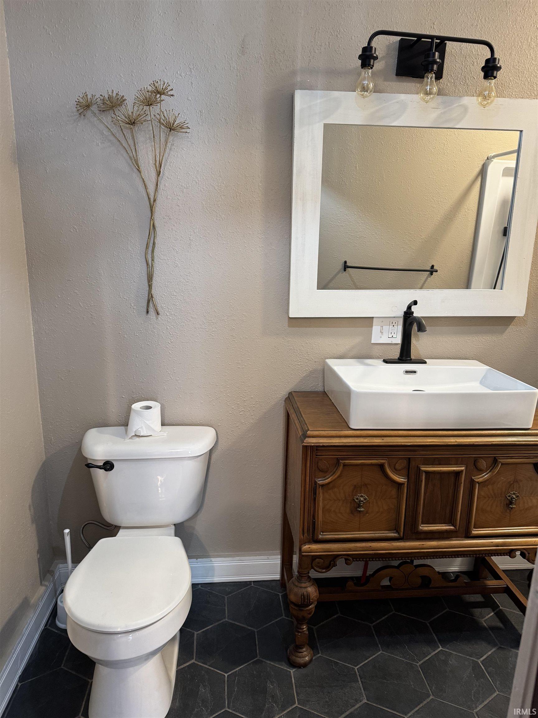 Photo 18 of 35 E Sinclair Street