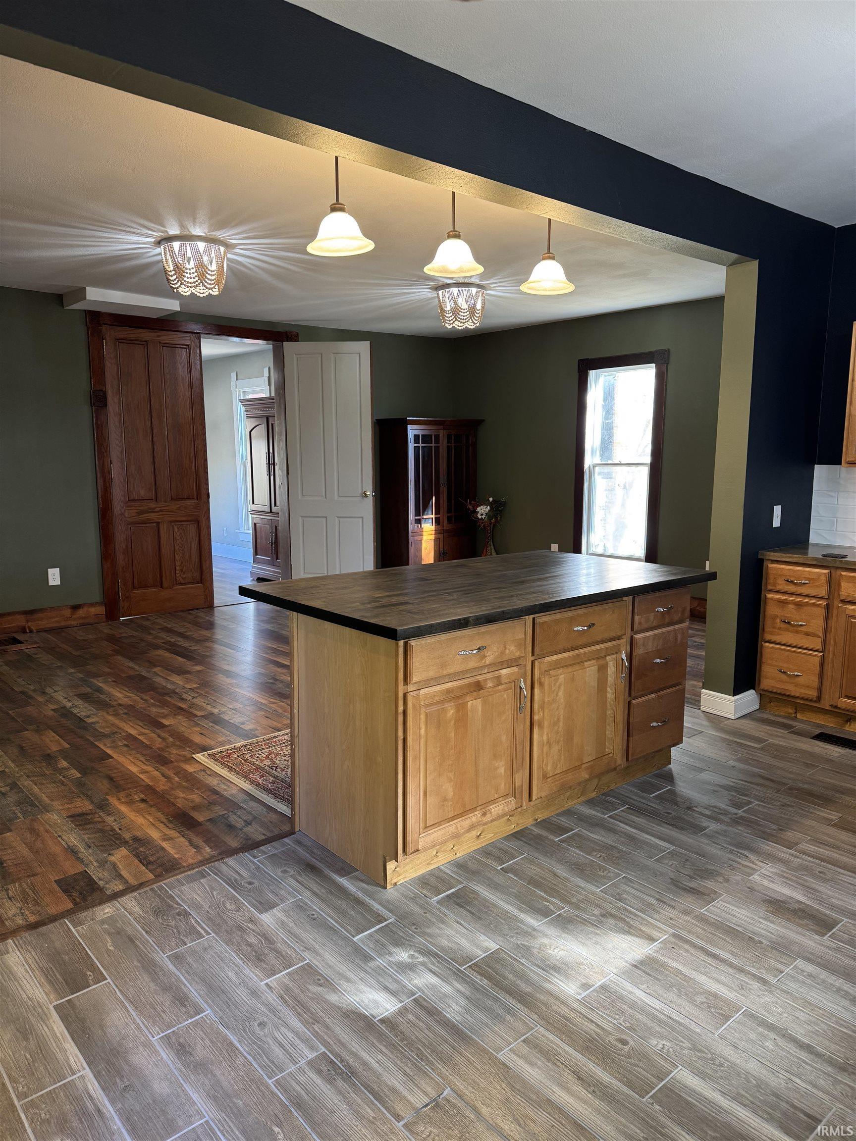 Photo 9 of 35 E Sinclair Street