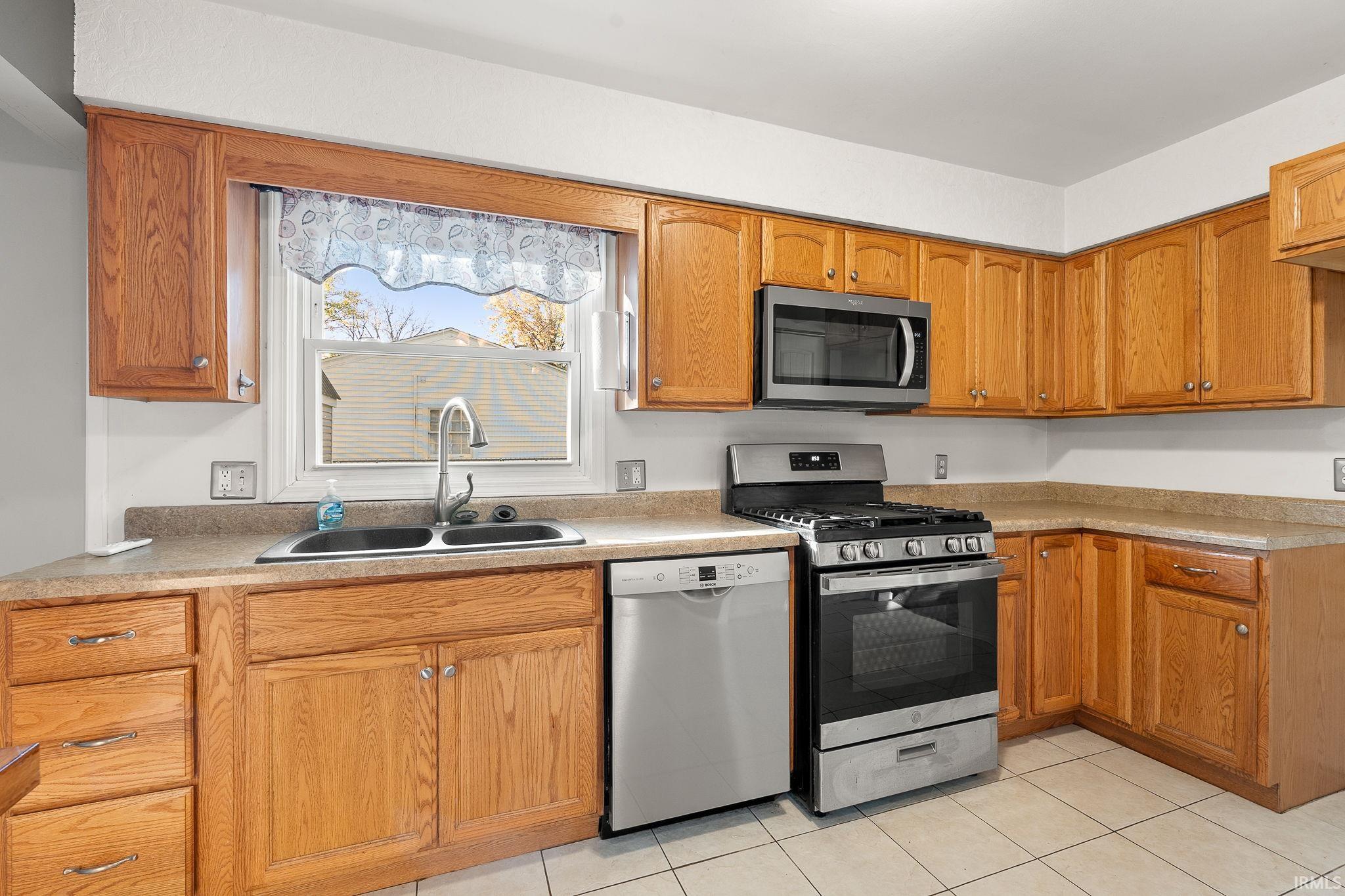 Photo 9 of 6830 Elmbrook Drive