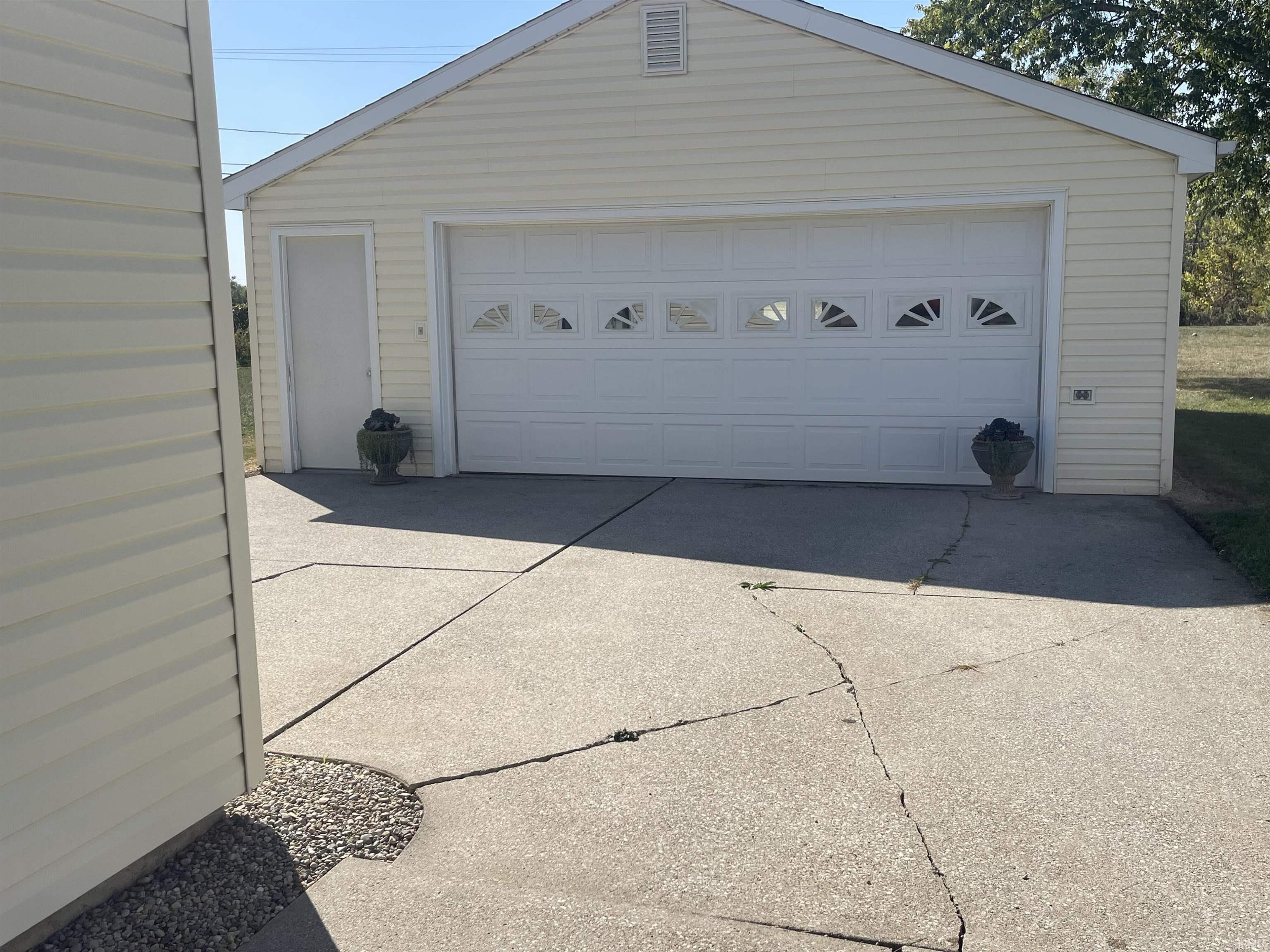 Photo 2 of 2215 Saint Louis Avenue