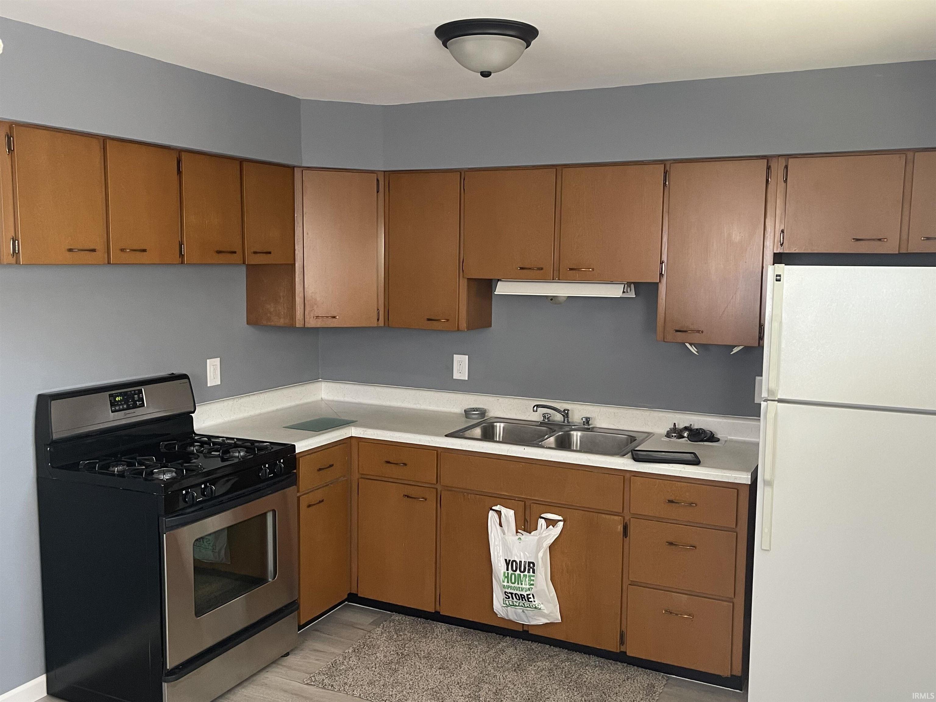 Photo 9 of 2215 Saint Louis Avenue