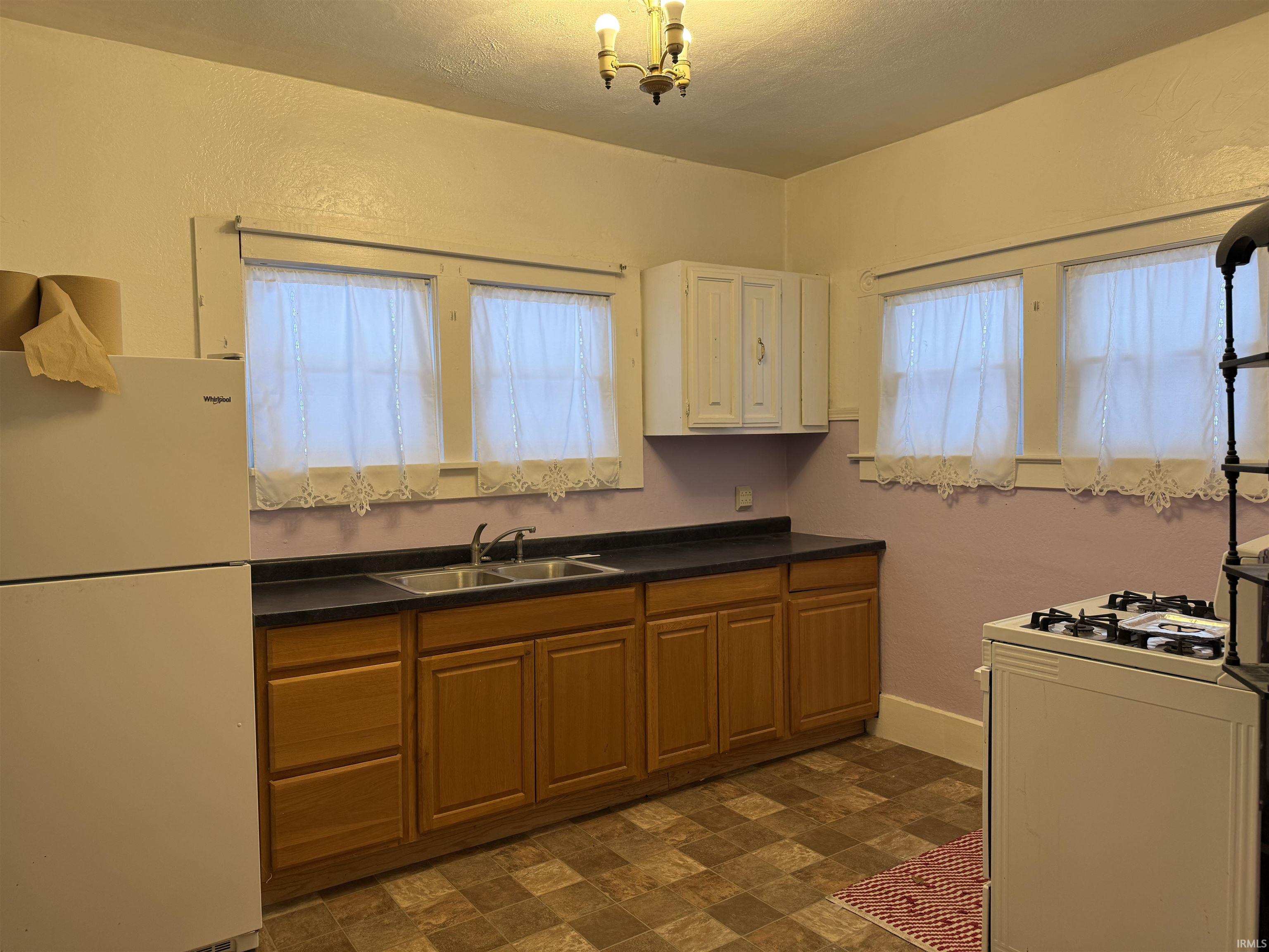 Photo 5 of 612 Mclean Street