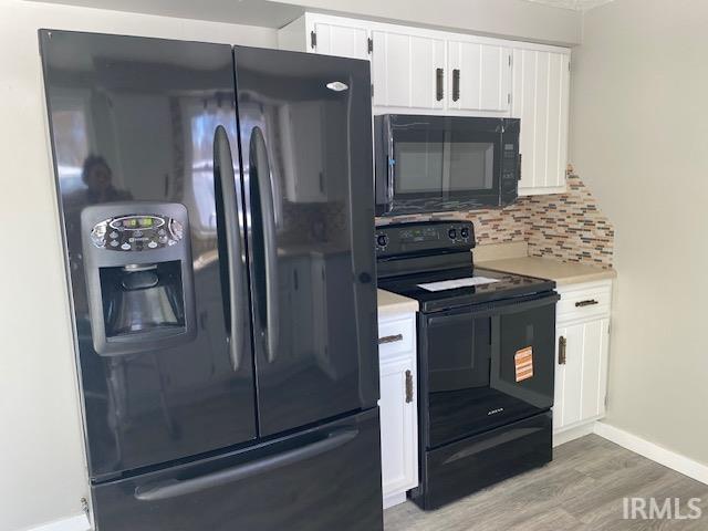 New electric range and microwave. Refrigerator with icemaker.